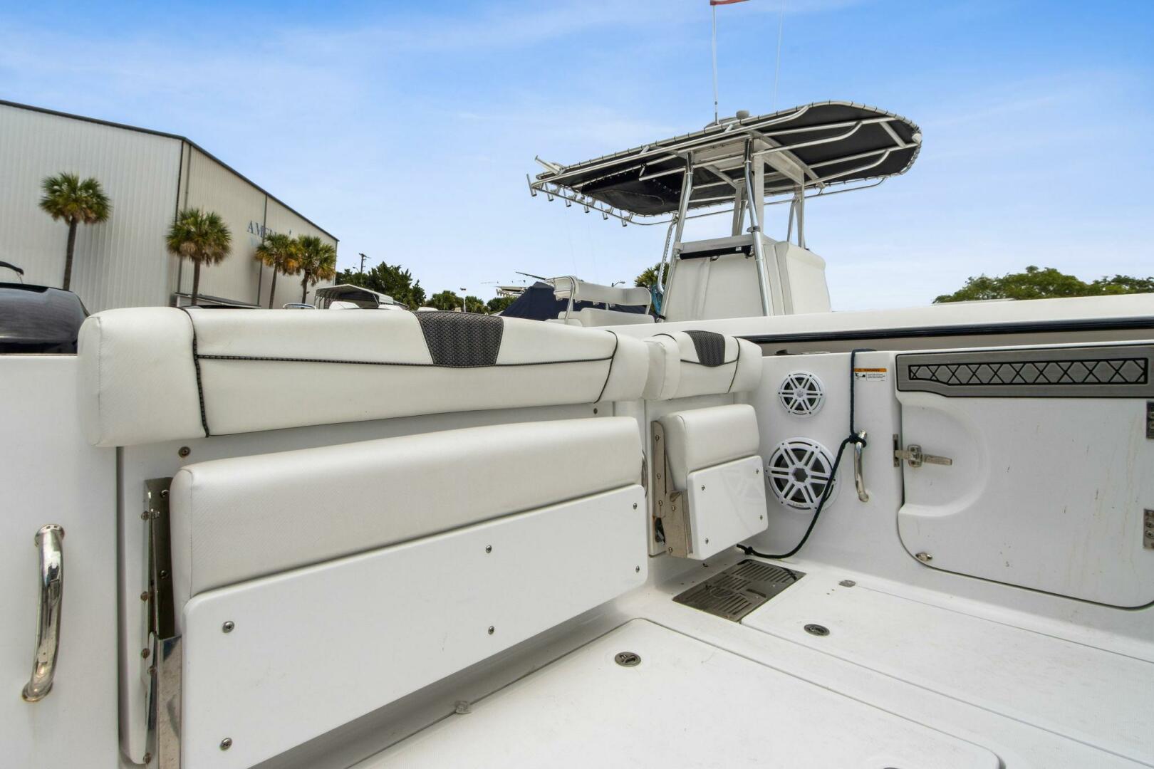 2023 Wellcraft 352 Fisherman Center Console - Image 9