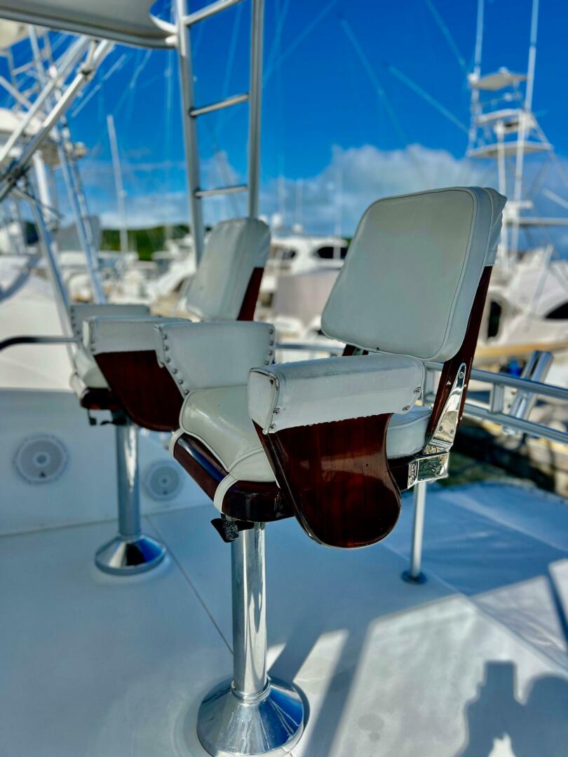 1997 Viking 43 Convertible - Image 10