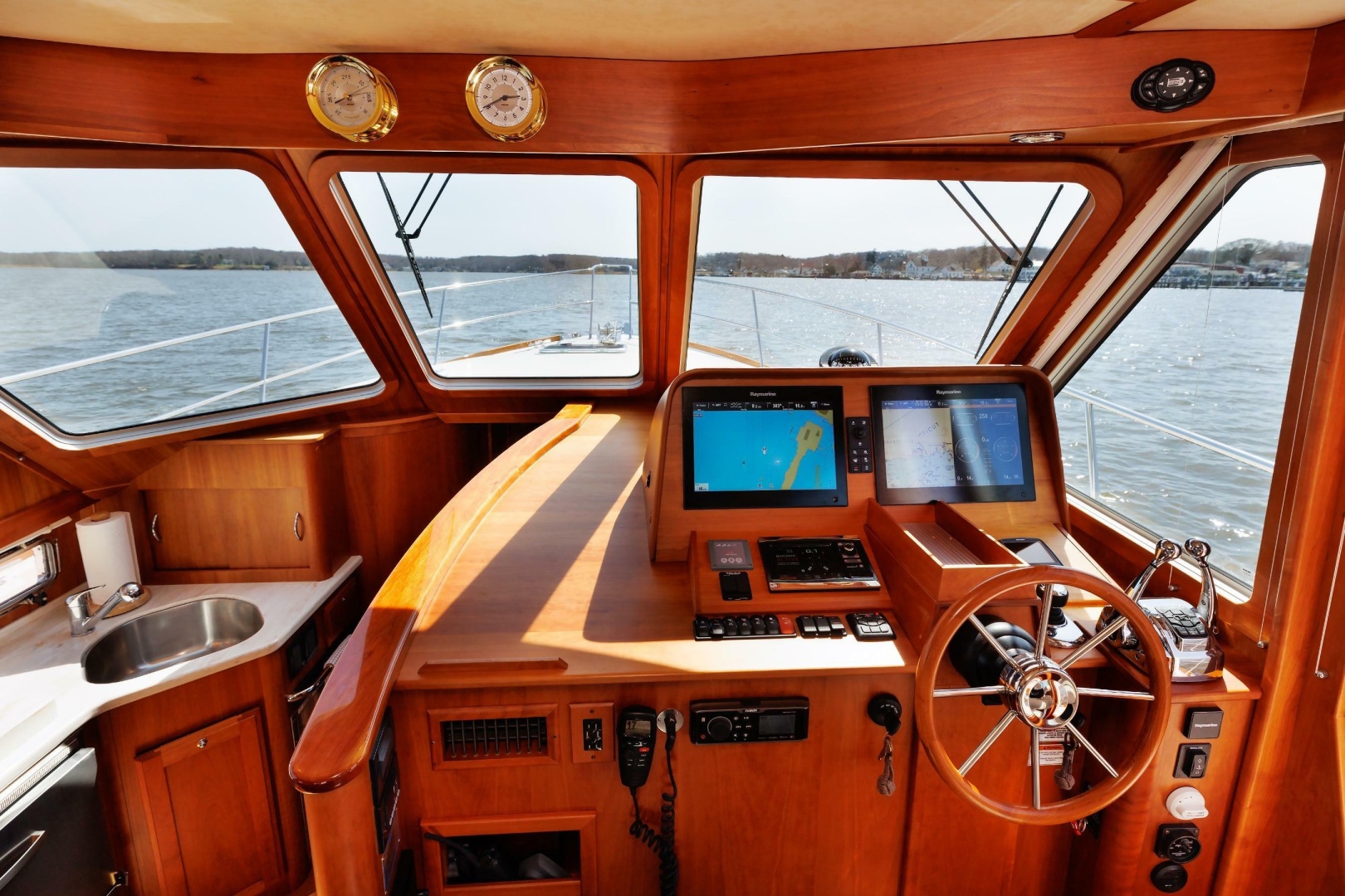 2016 Sabre 42 Fly Bridge Sedan - Image 10