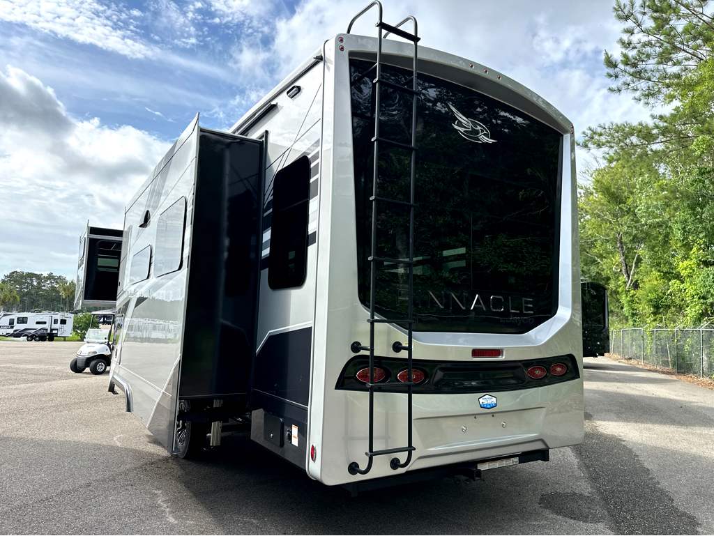 2027 JAYCO PINNACLE 32RLTS - Image 3