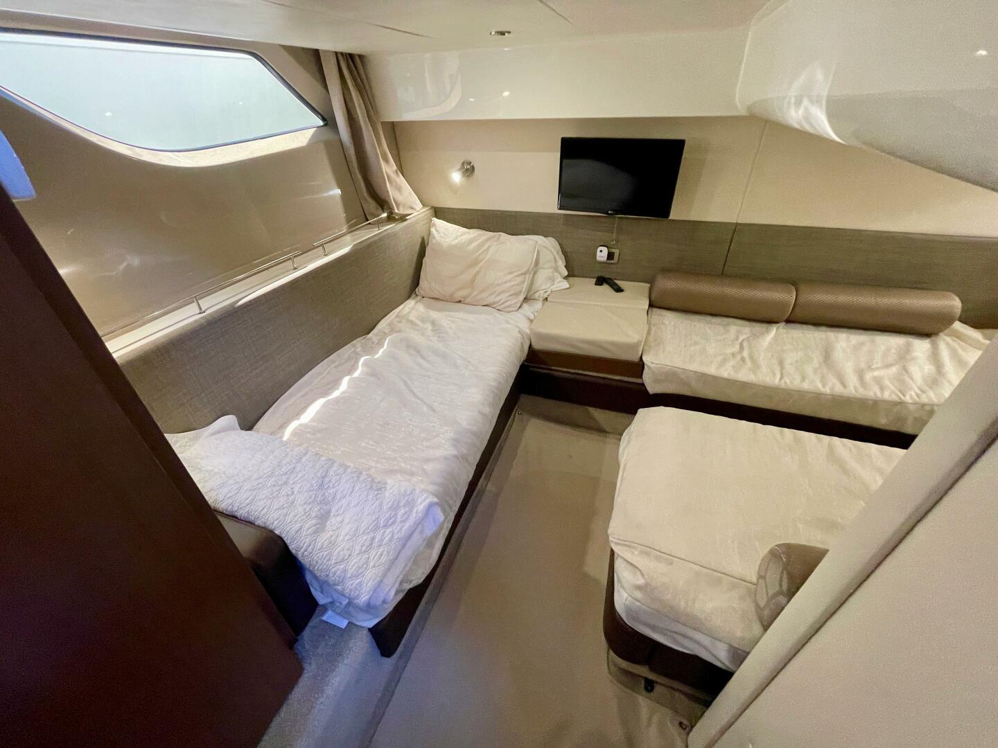 2017 Sea Ray 400 Sundancer - Image 60