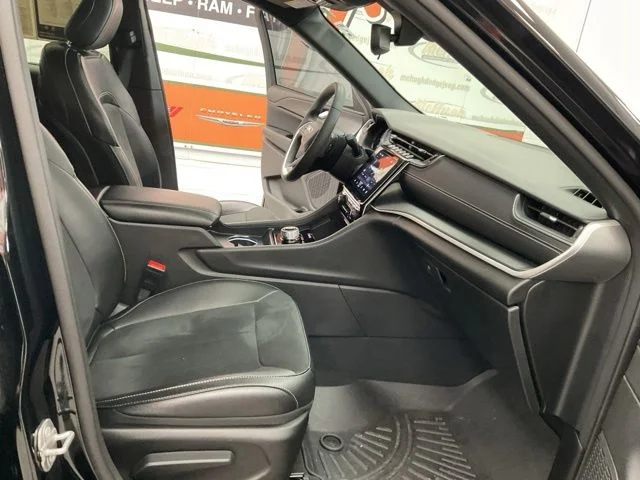 2024 Jeep Grand-Cherokee-L Laredo Altitude 4x4 - Image 26