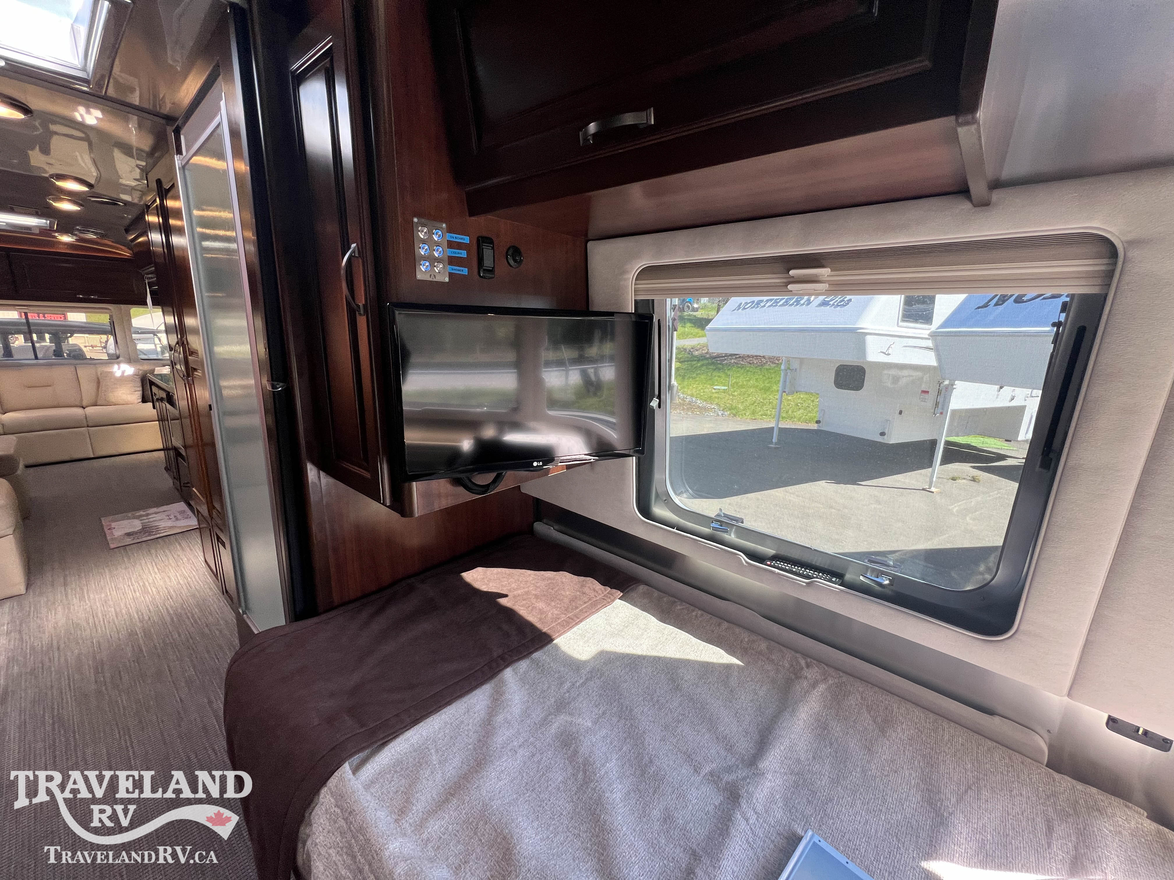 2020 Airstream Classic 30RB Twin - Image 14