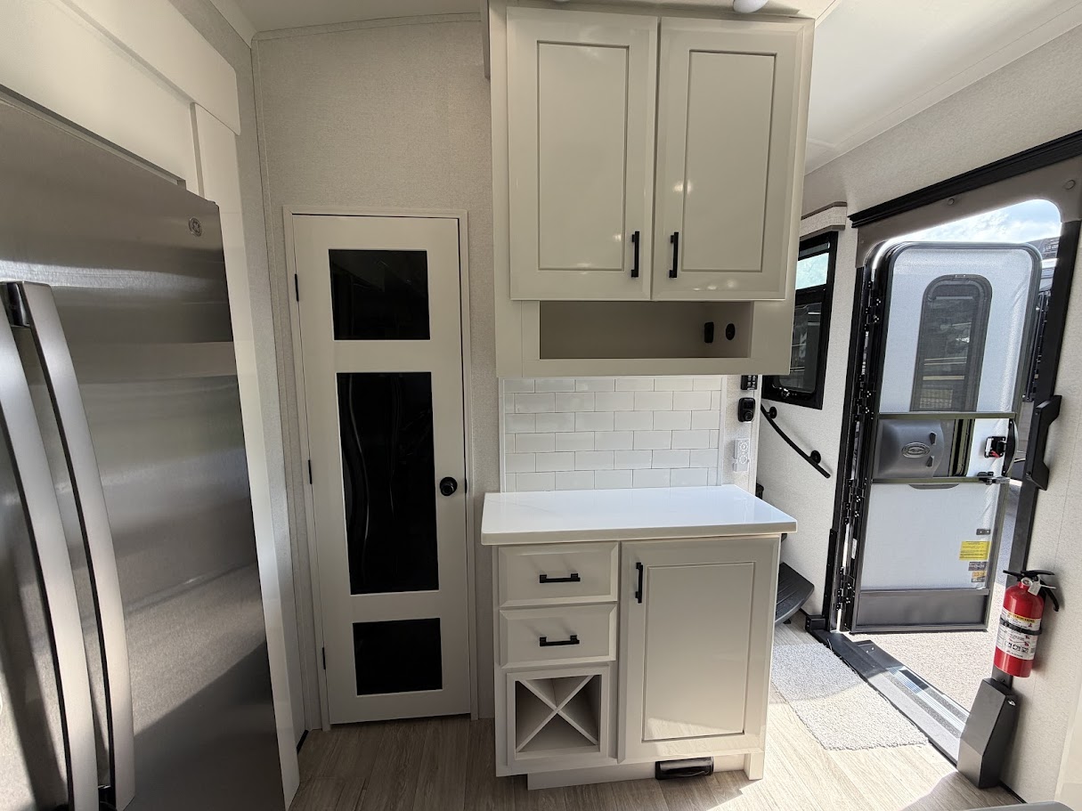 2027 JAYCO PINNACLE 32RLTS - Image 13