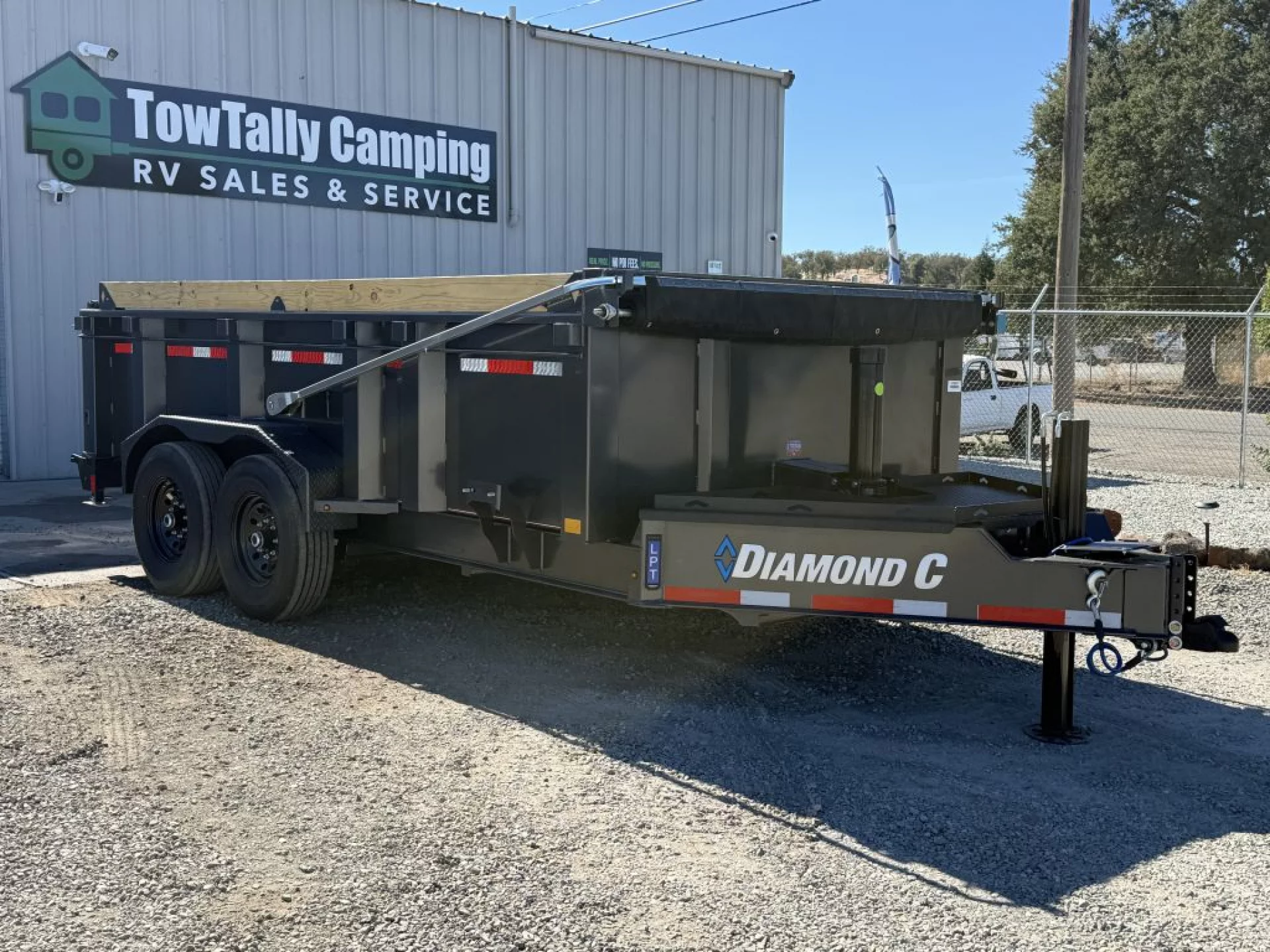 2027 DIAMOND C TRAILERS DIAMOND C LPT 207 HEAVY DUTY 14X82 32 SIDES PACESETTER - Image 2