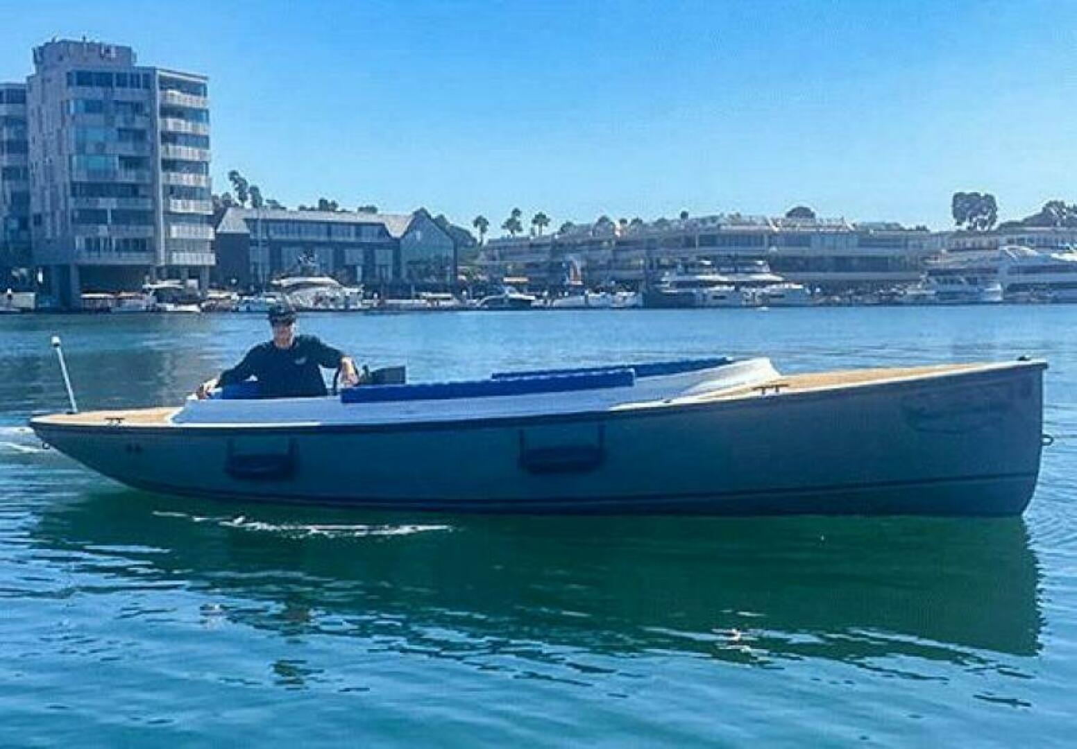 2024 Vision WX Tritoon - Image 8