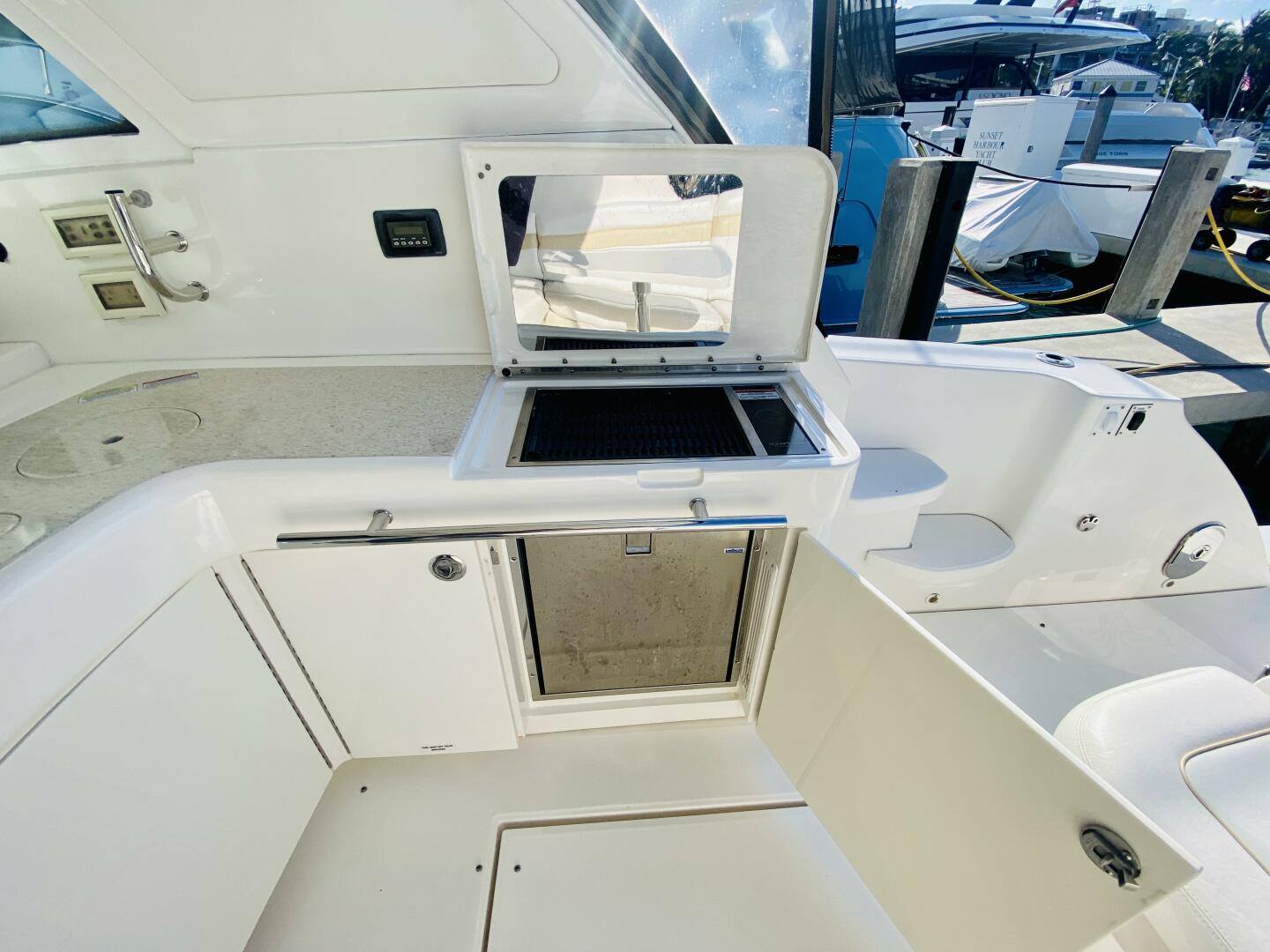 2010 Sea Ray 450 Sundancer - Image 17