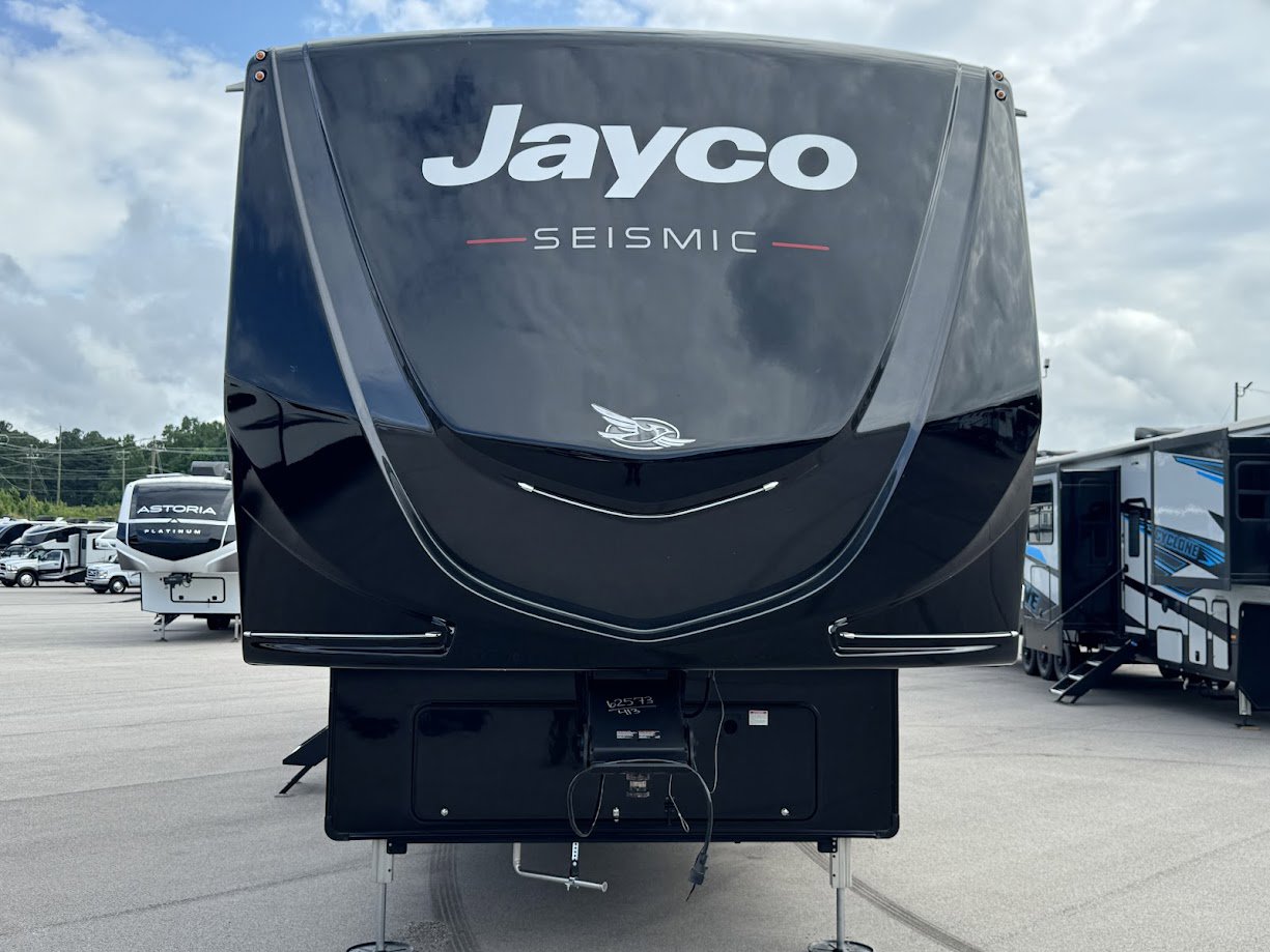 2026 JAYCO SEISMIC 413 - Image 2