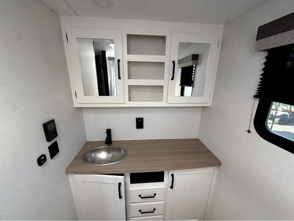 2027 VENTURE RV SIENNA 251VRB - Image 13
