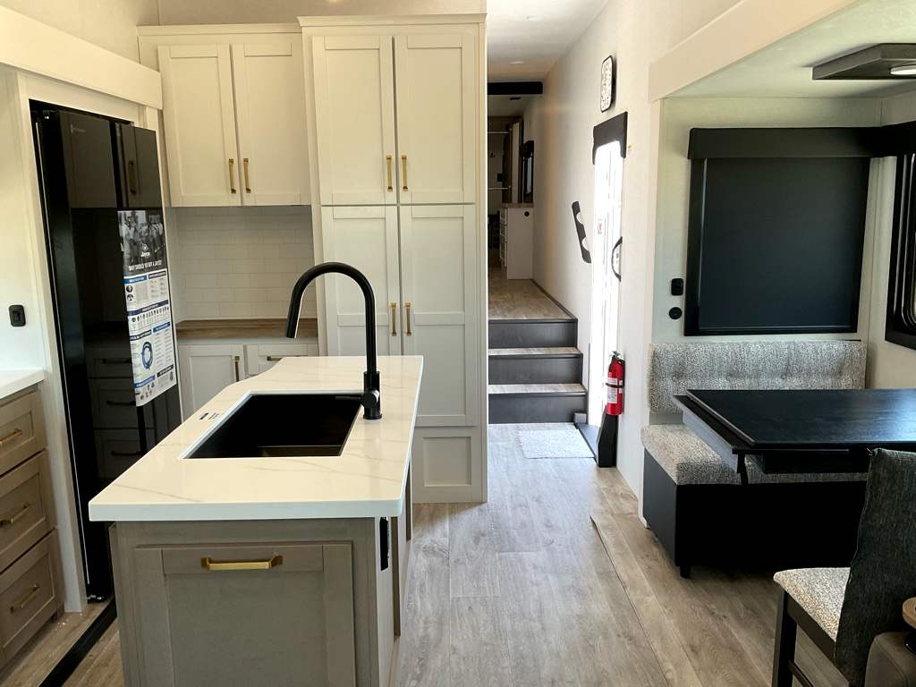 2027 JAYCO Eagle 355 MBQS - Image 5