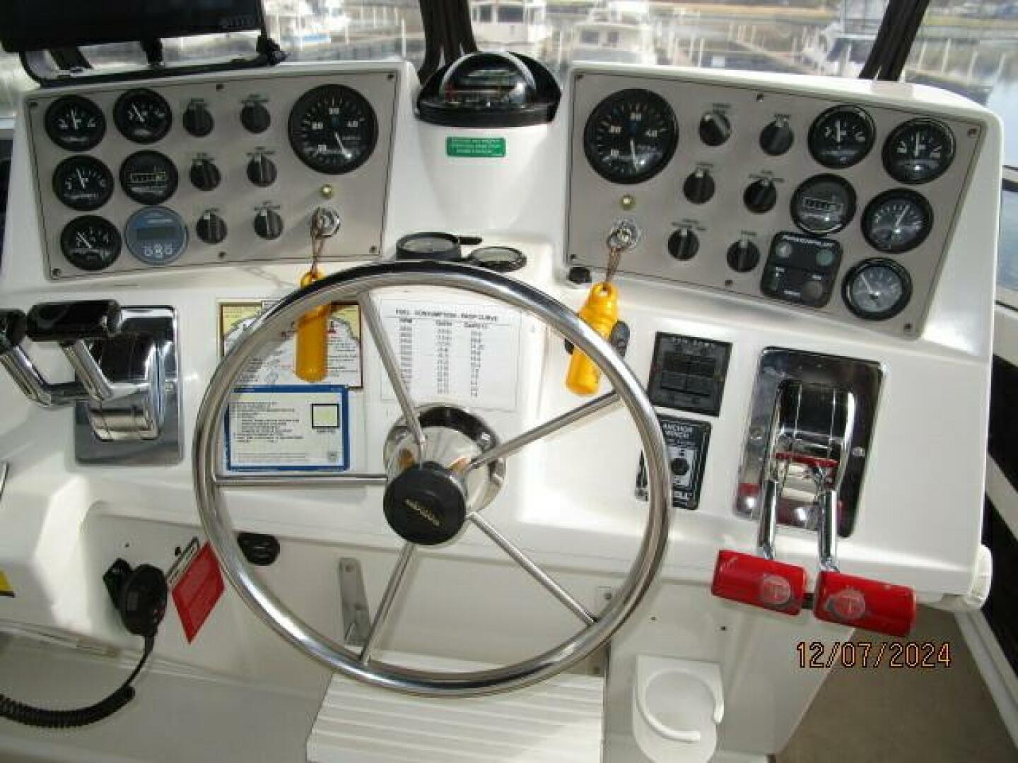 1999 Carver 40 Cockpit - Image 17