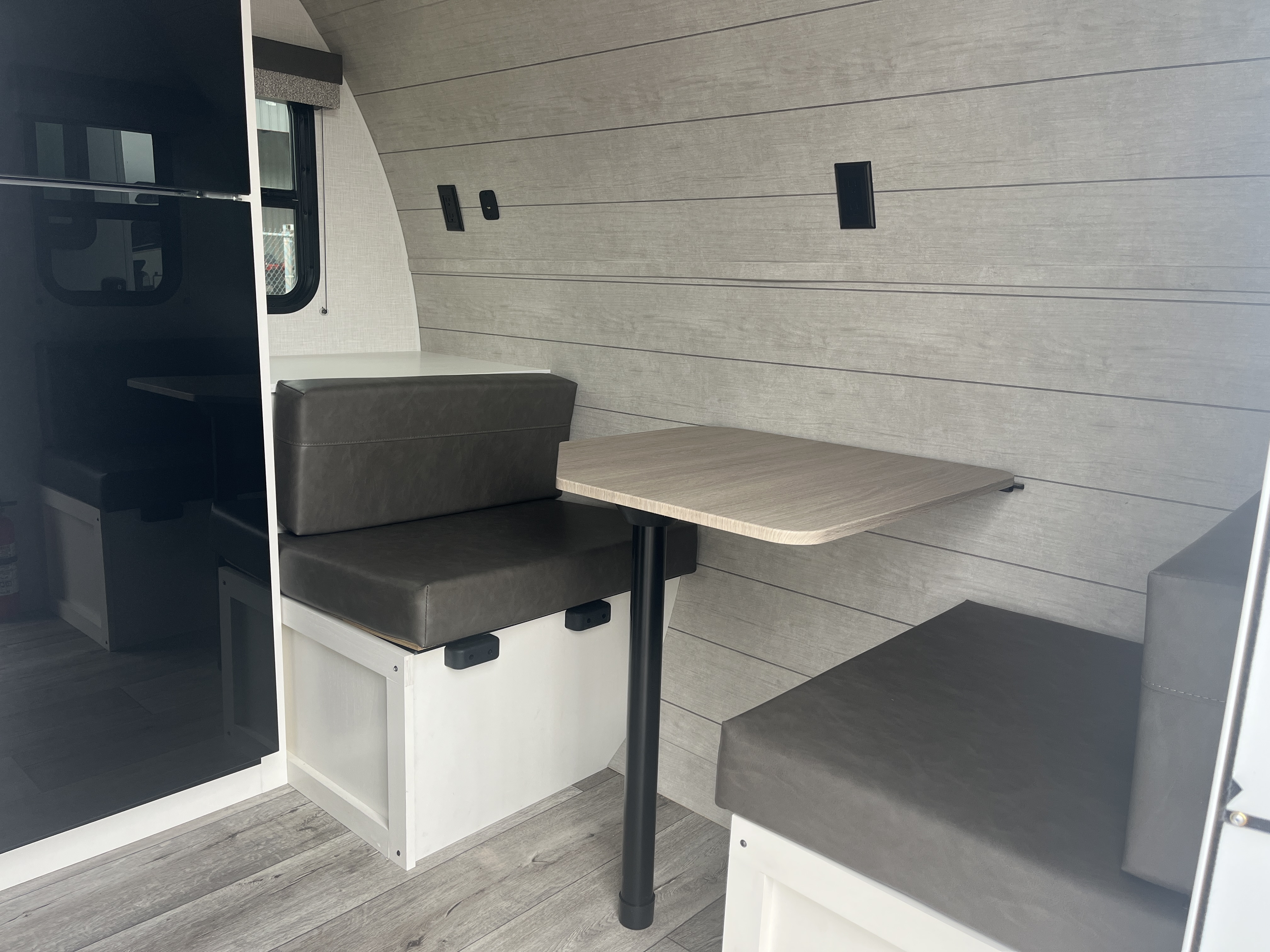 2026 VENTURE RV SIENNA 140VFD - Image 9
