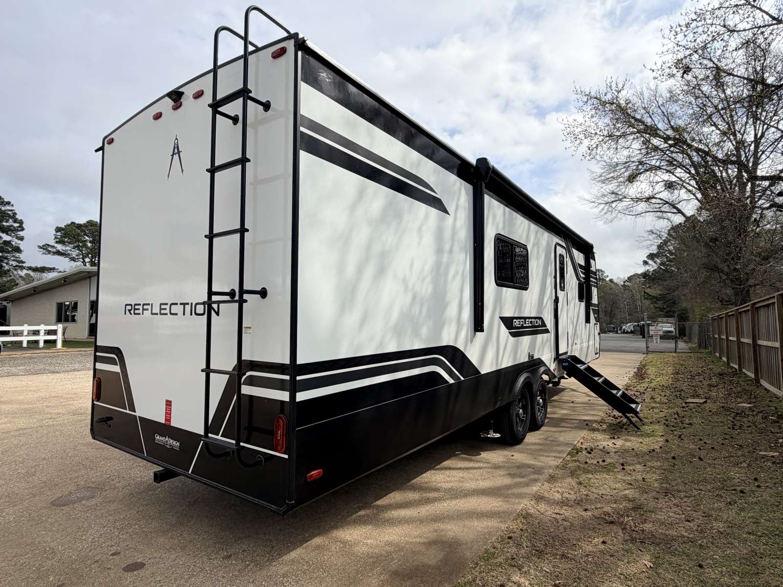 2026 Grand Design Reflection Travel Trailer 322FKTS - Image 6