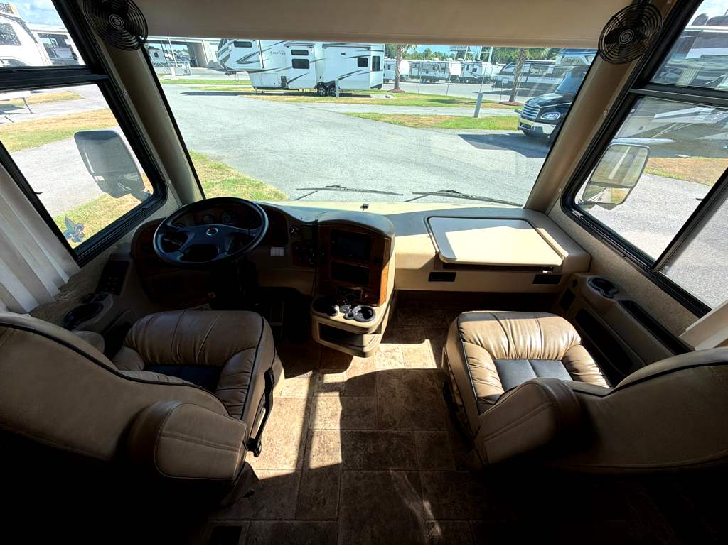 2014 THOR MOTOR COACH PALAZZO 33.2 - Image 7