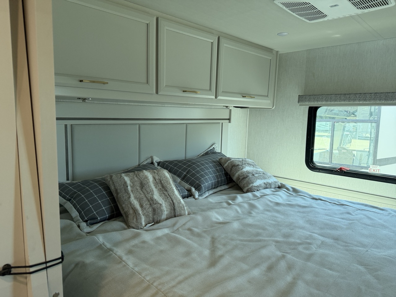 2026 Holiday Rambler Admiral 29M - Image 13