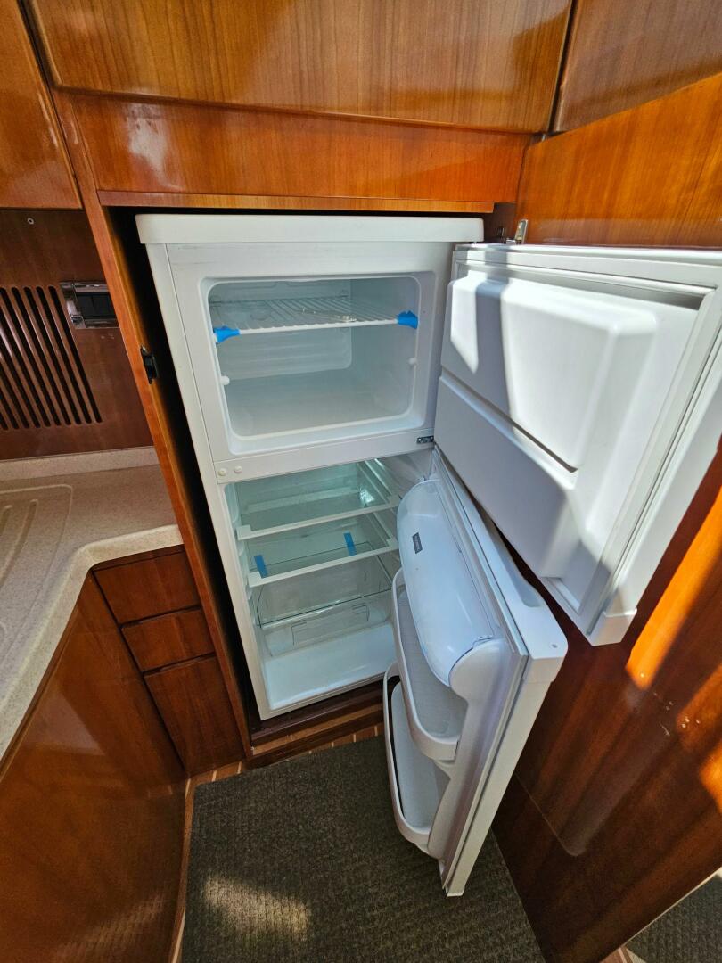 2003 Azimut 46 Motor Yacht - Image 19