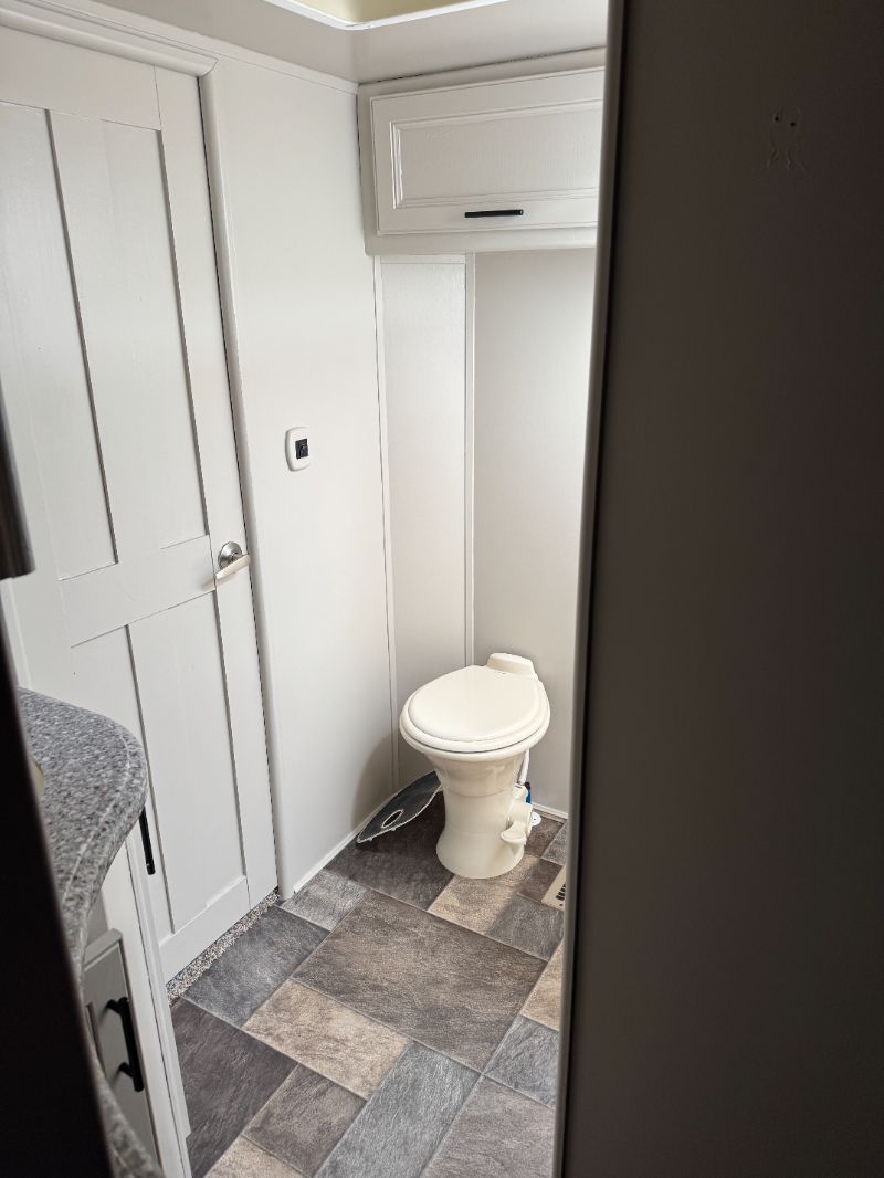 2017 Keystone Fuzion 414 - Image 28