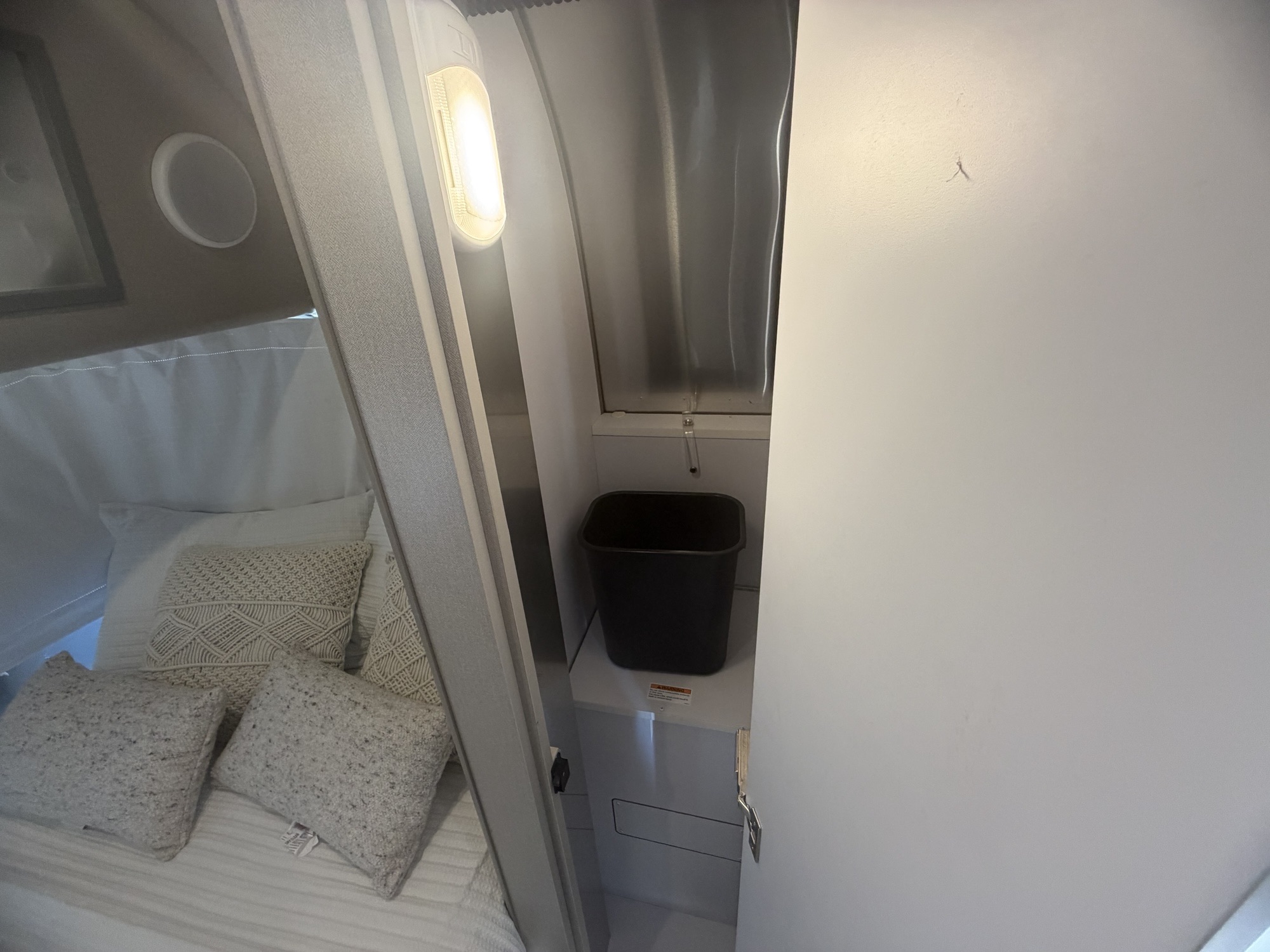 2027 AIRSTREAM CARAVEL 16RB - Image 9