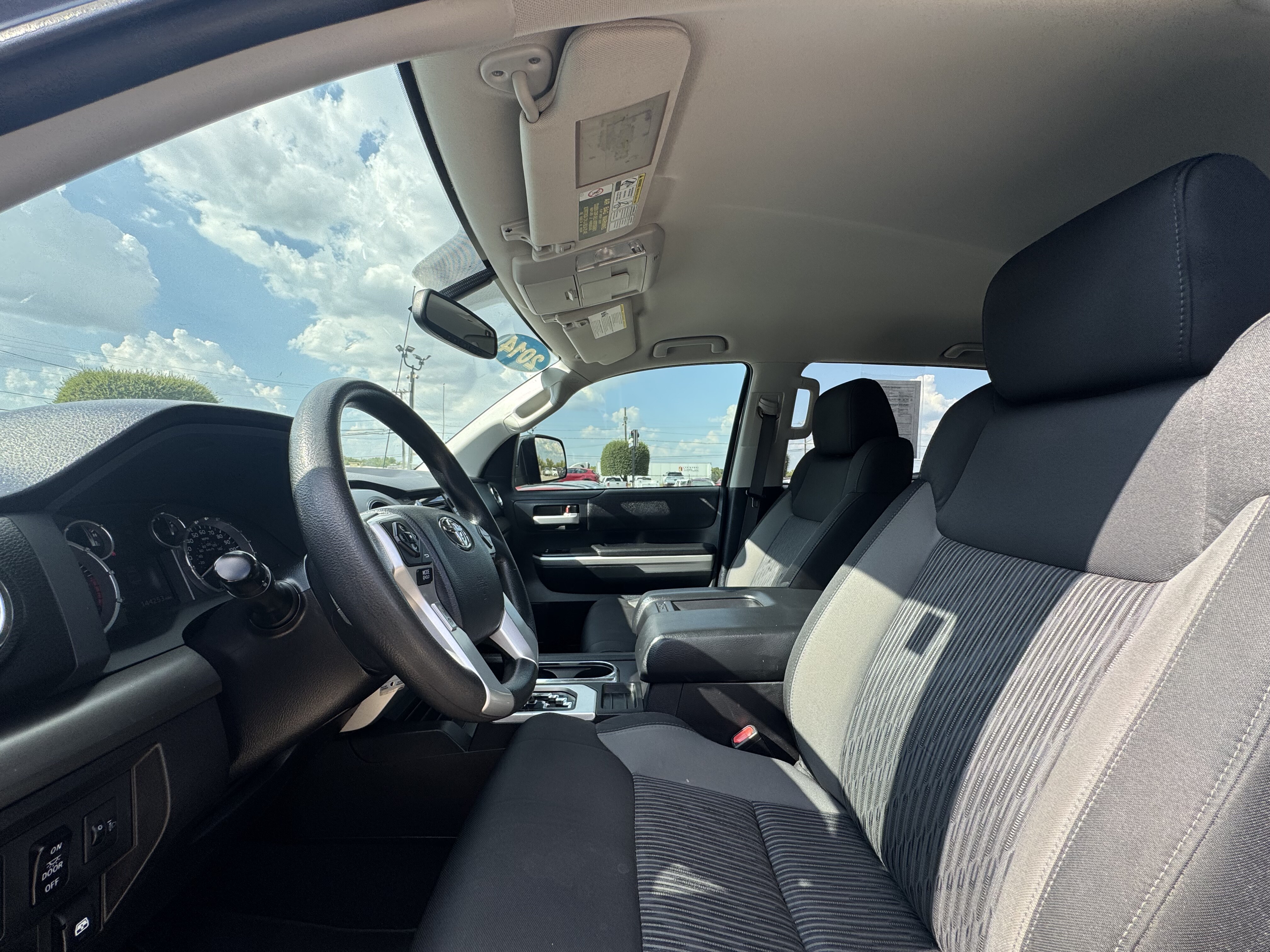 2014 Toyota Tundra CrewMax SR5 4WD 5.7L V8 - Image 17