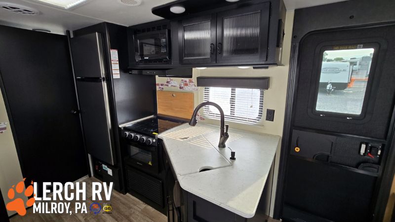 2022 Forest River Cherokee Grey Wolf 23MK - Image 11