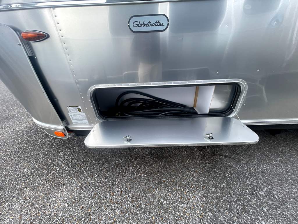 2026 AIRSTREAM GLOBETROTTER 27FBT - Image 11
