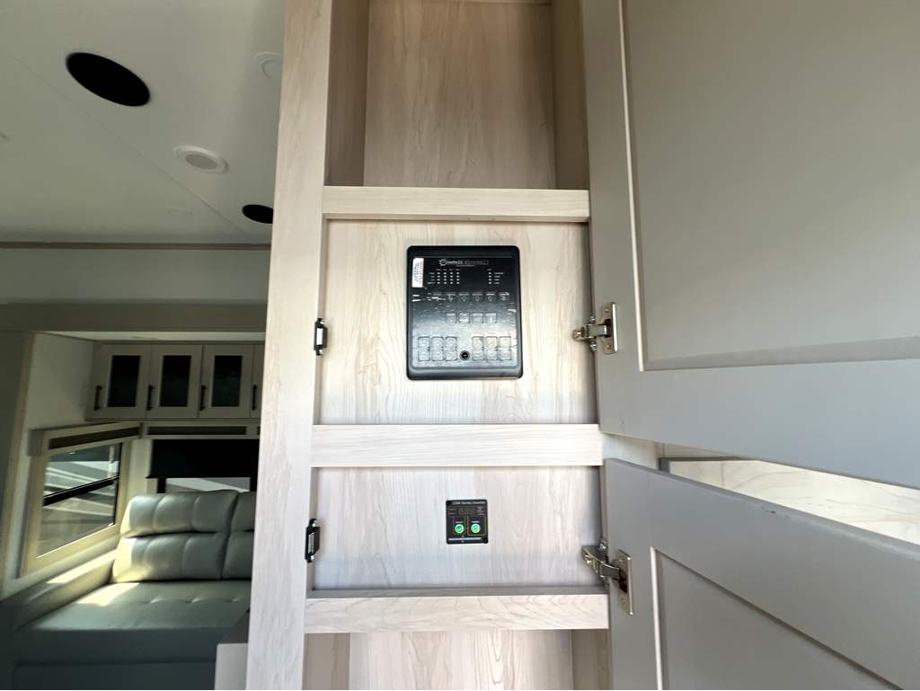 2026 GRAND DESIGN SOLITUDE 390RK - Image 23