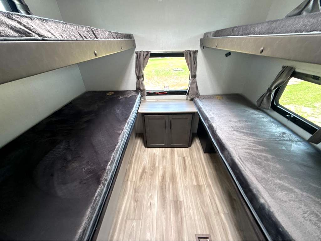 2026 VENTURE RV SPORTTREK 343VIB - Image 20