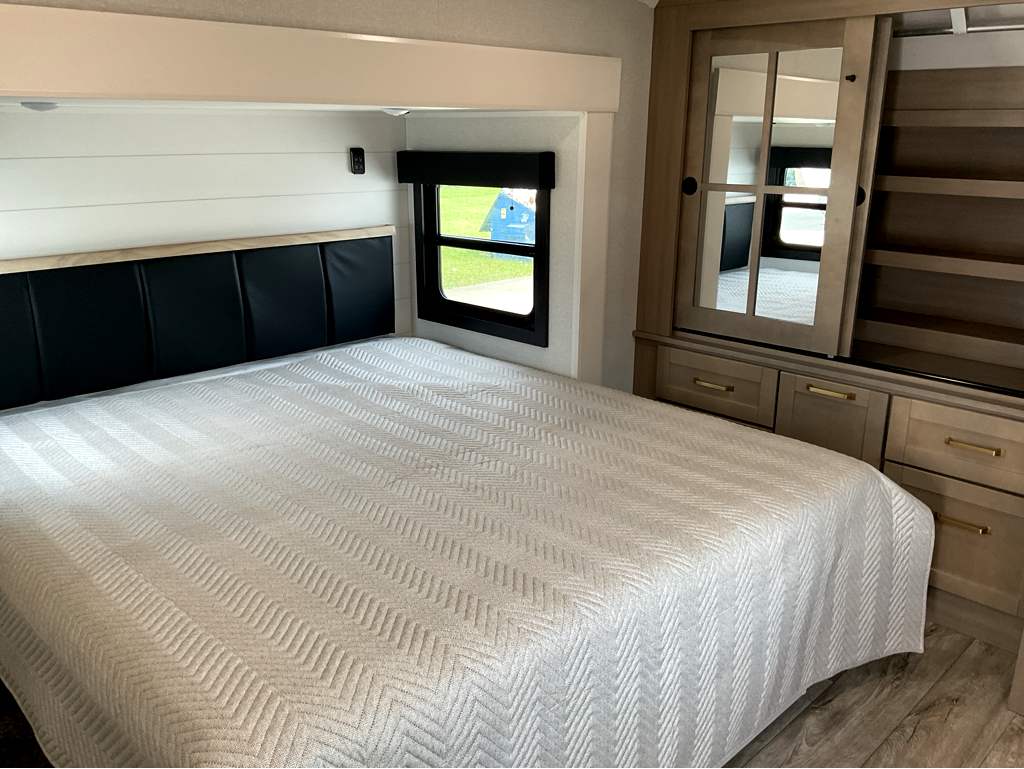2026 JAYCO Eagle 360 DBOK - Image 4