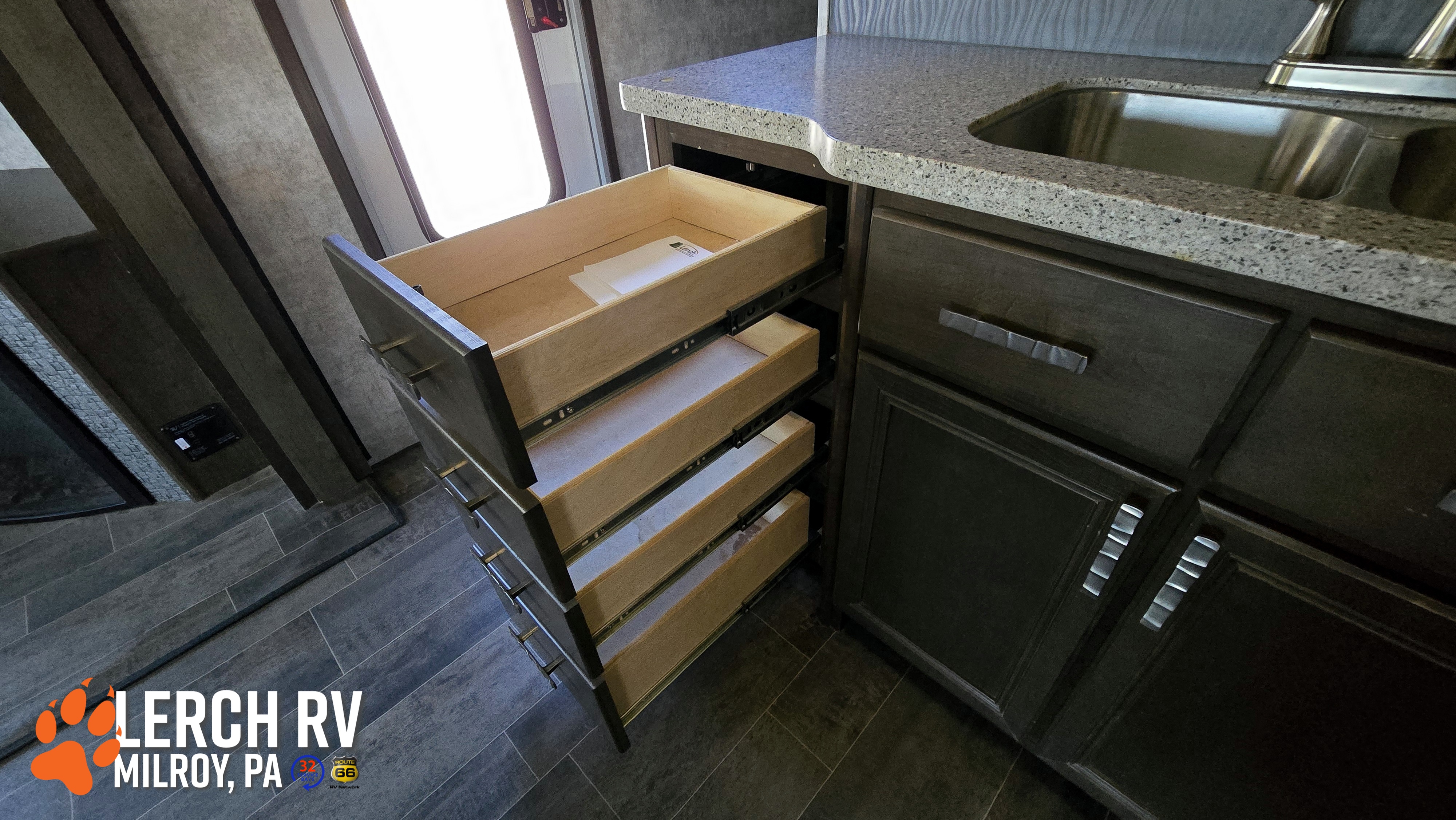 2017 Highland Ridge Roamer RT340FLR - Image 23