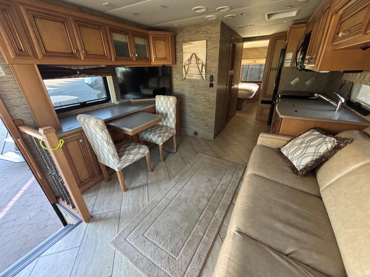 2017 Newmar Bay Star 3113 - Image 5