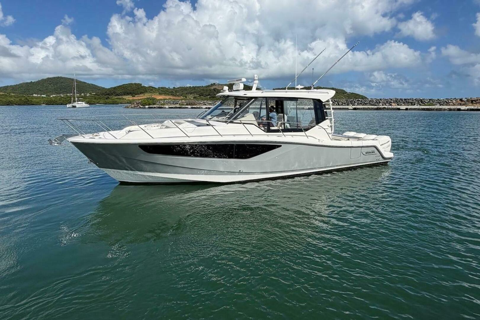 2021 Boston Whaler 405 Conquest - Image 12