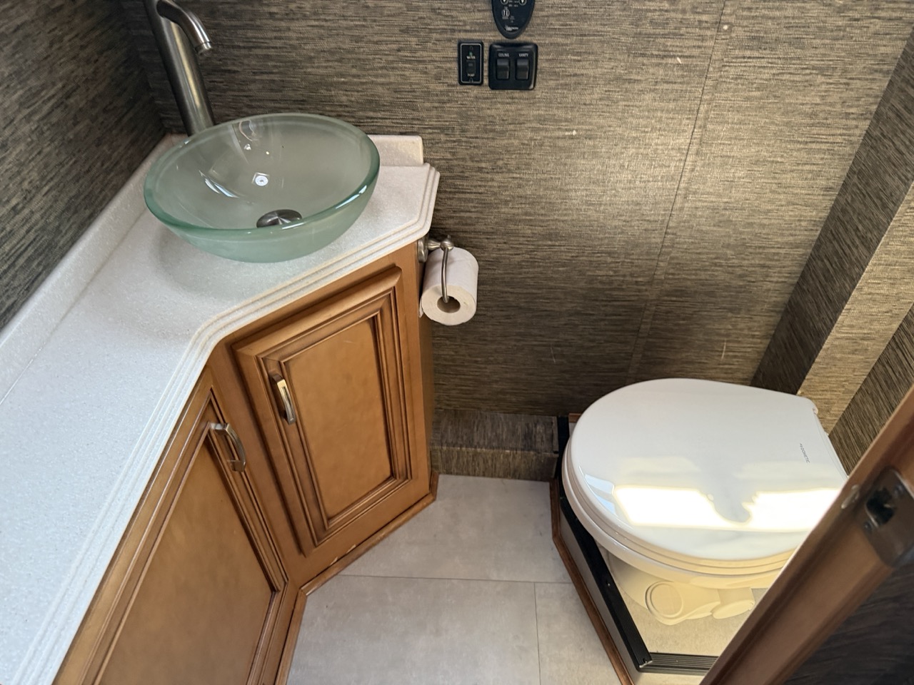 2016 Newmar Ventana LE 4044 - Image 27