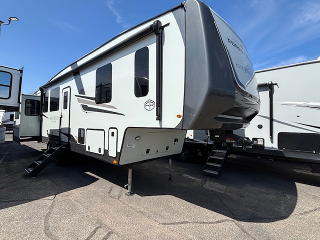 2025 ROCKWOOD SIGNATURE 375RL - Image 2