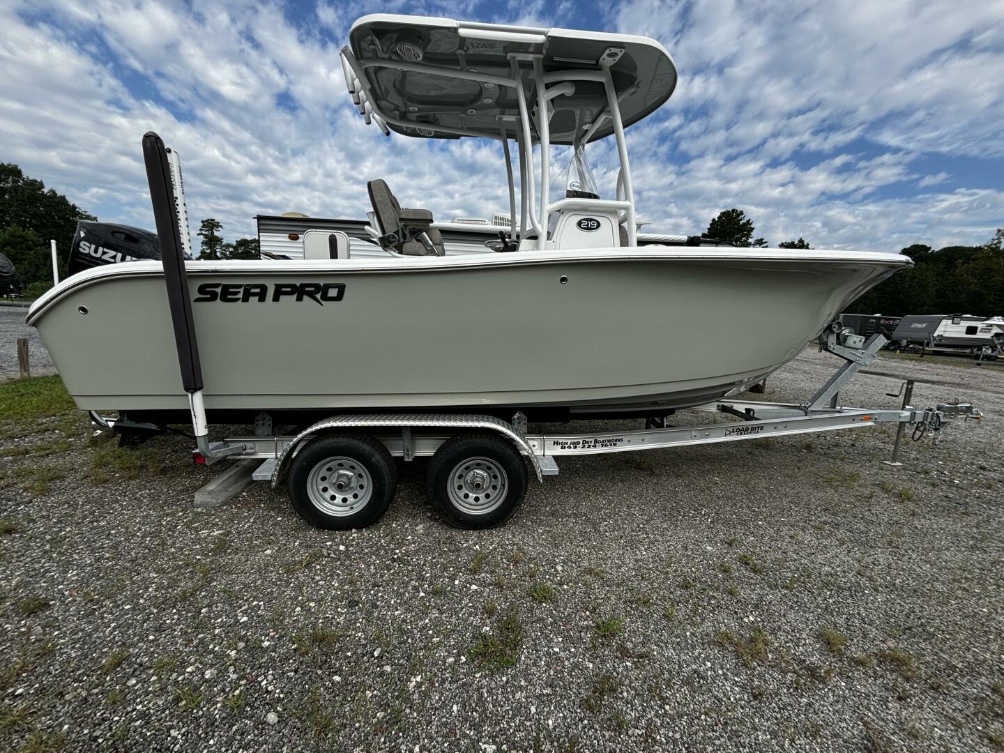 2022 Sea Pro 219 Center Console - Image 2