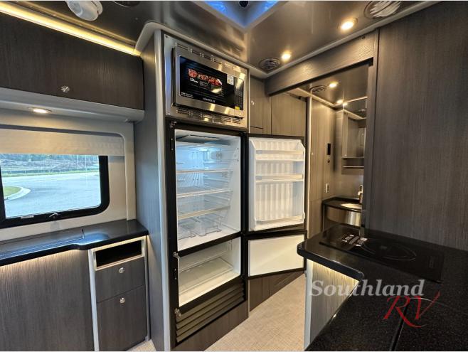 2026 Airstream Atlas Advanced Power Plus - Image 27
