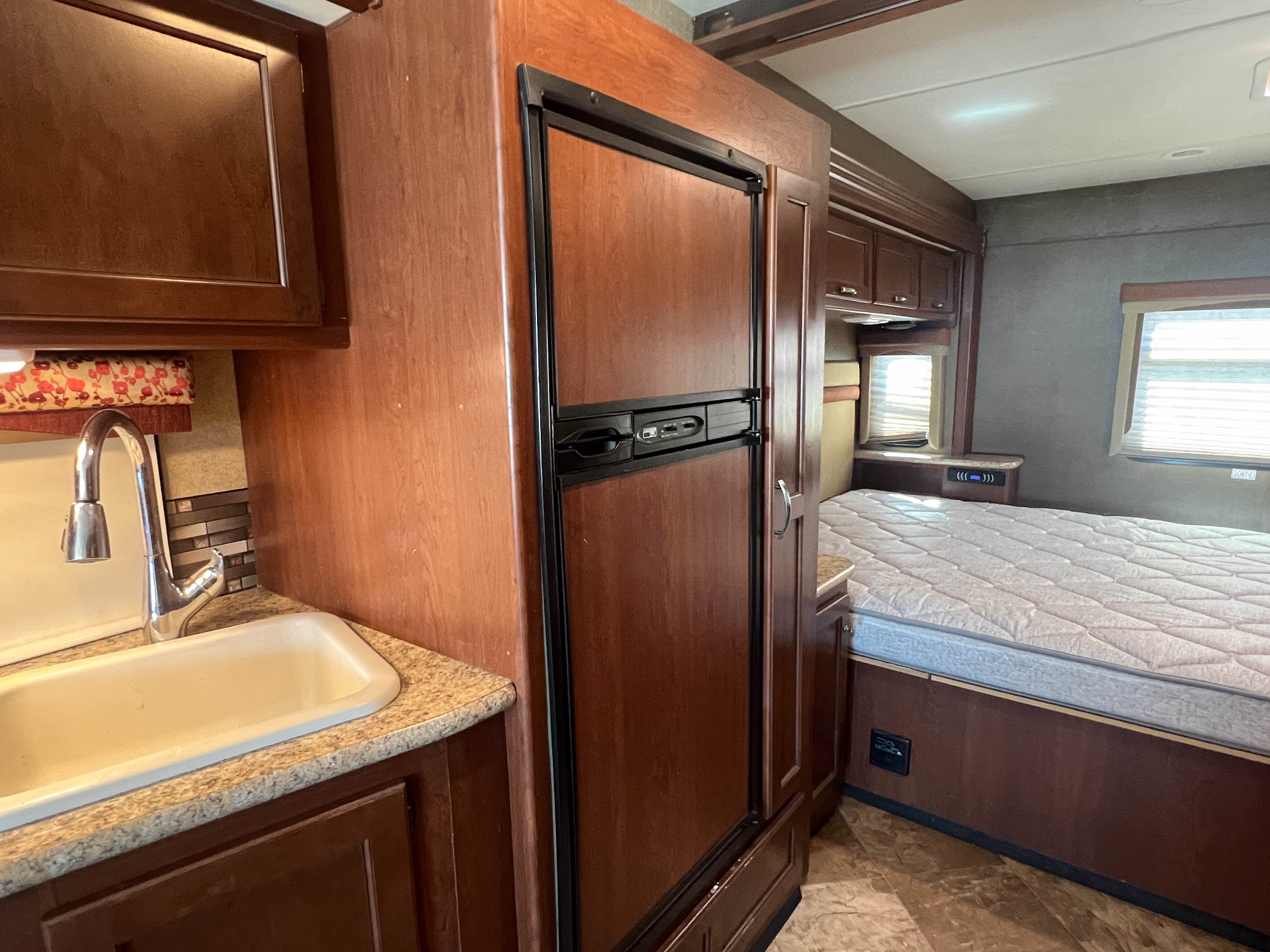 2015 Thor Motor Coach ACE 27.1 - Image 21