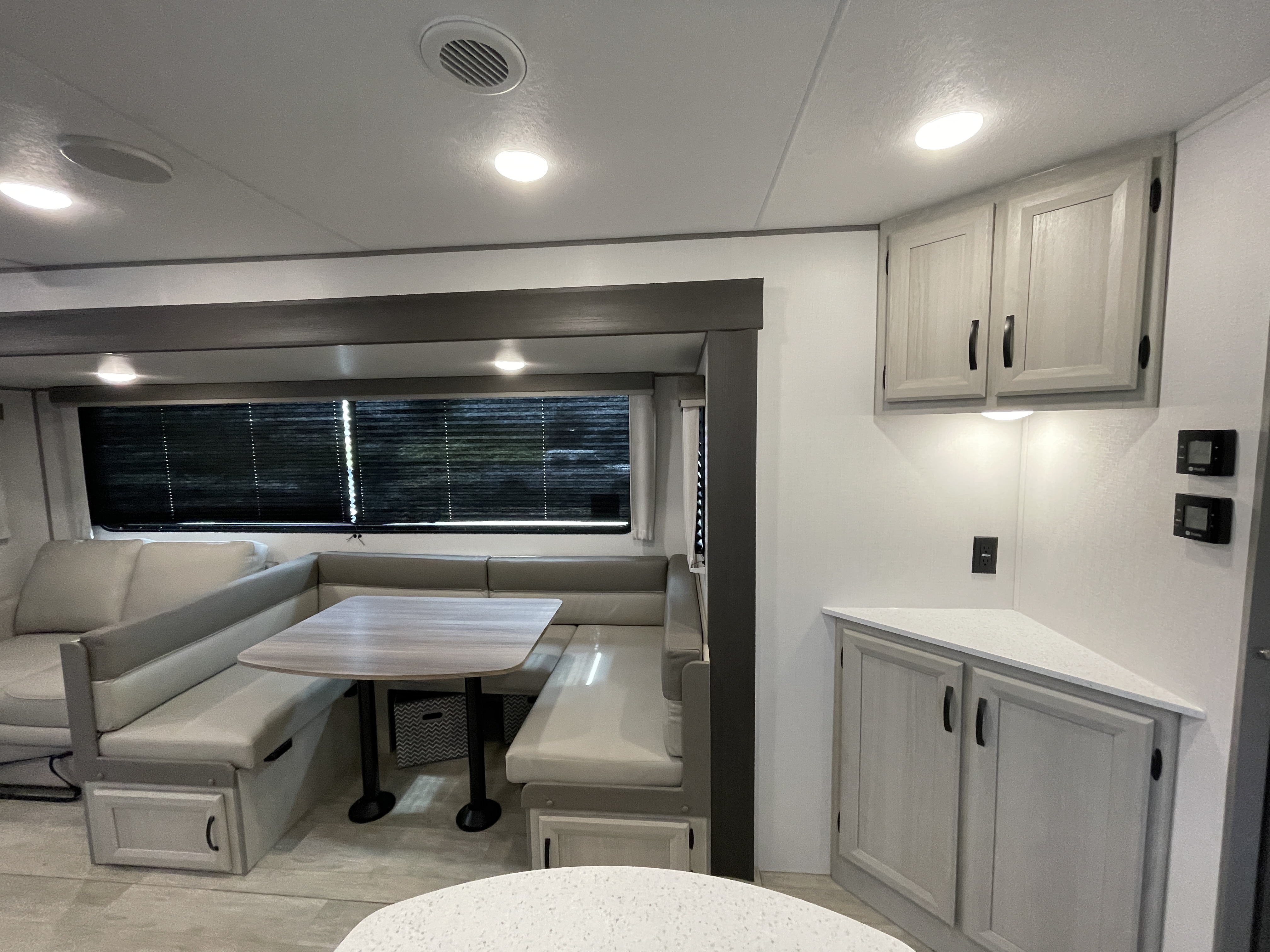 2027 Coachmen Catalina Legacy Edition 273DBHCK - Image 13