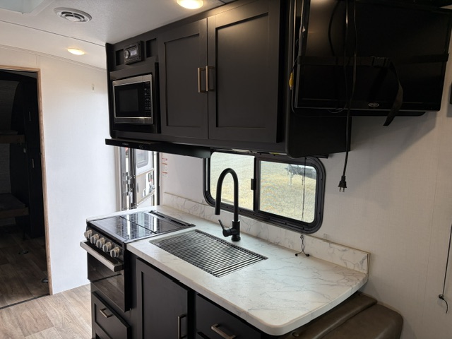 2023 Keystone Outback Ultra-Lite Ultra-Lite 240URS - Image 15