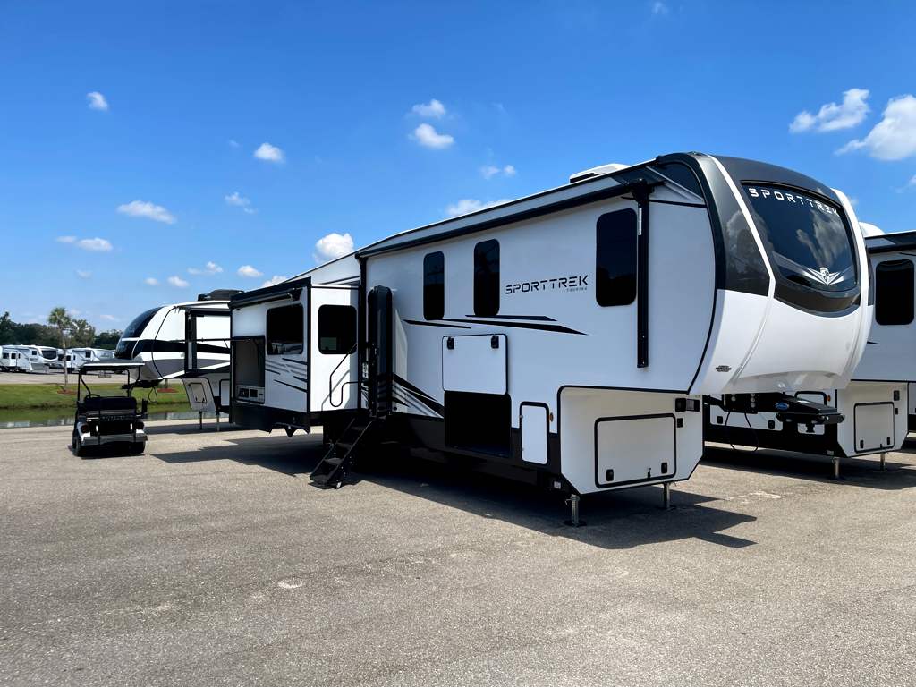 2027 VENTURE RV SPORTTREK 353VIK - Image 2
