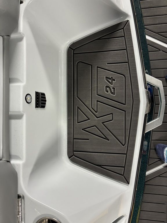 2026 MasterCraft XT24 - Image 15