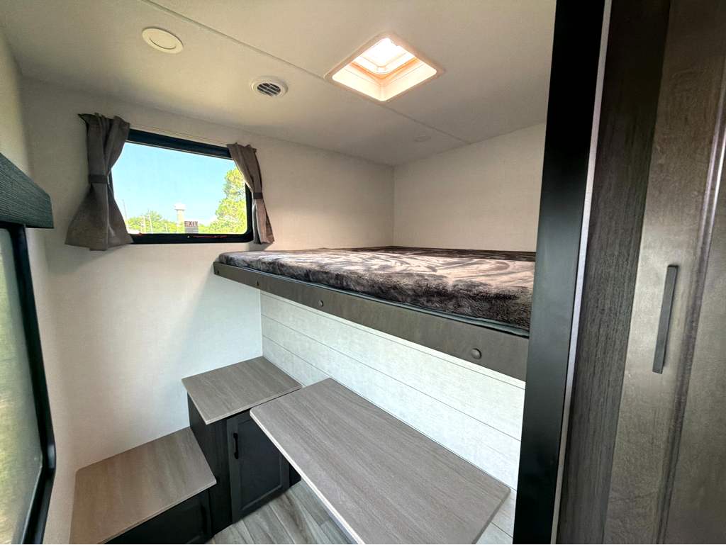 2027 VENTURE RV SPORTTREK 312VTB - Image 19
