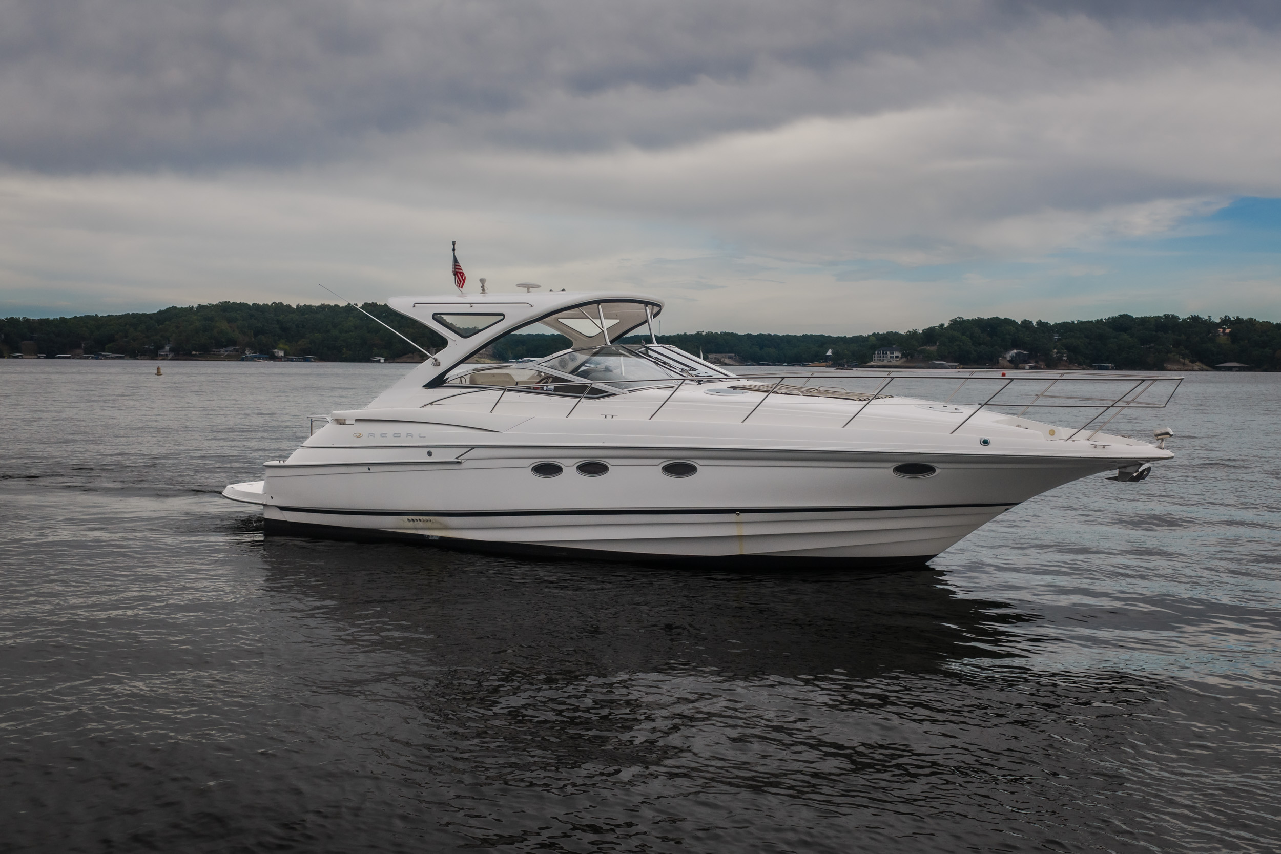 2009 Regal 4460 Express Cruiser - Image 1