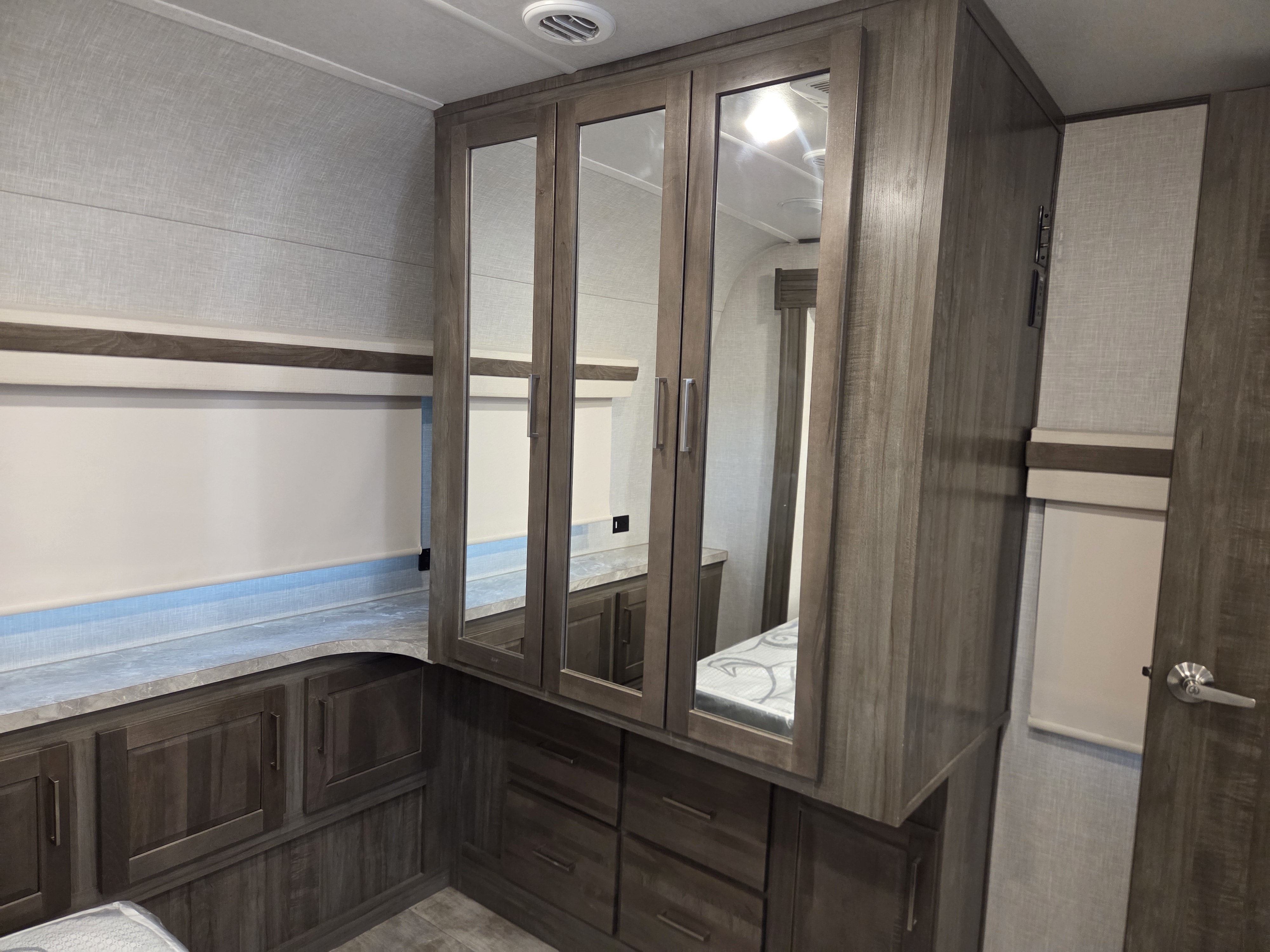 2022 Forest River Rockwood Signature Ultra Lite 8336BH - Image 19