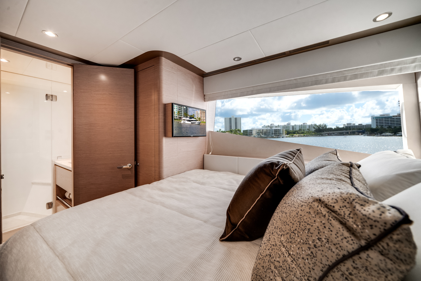 2022 Ocean Alexander 32L - Image 58