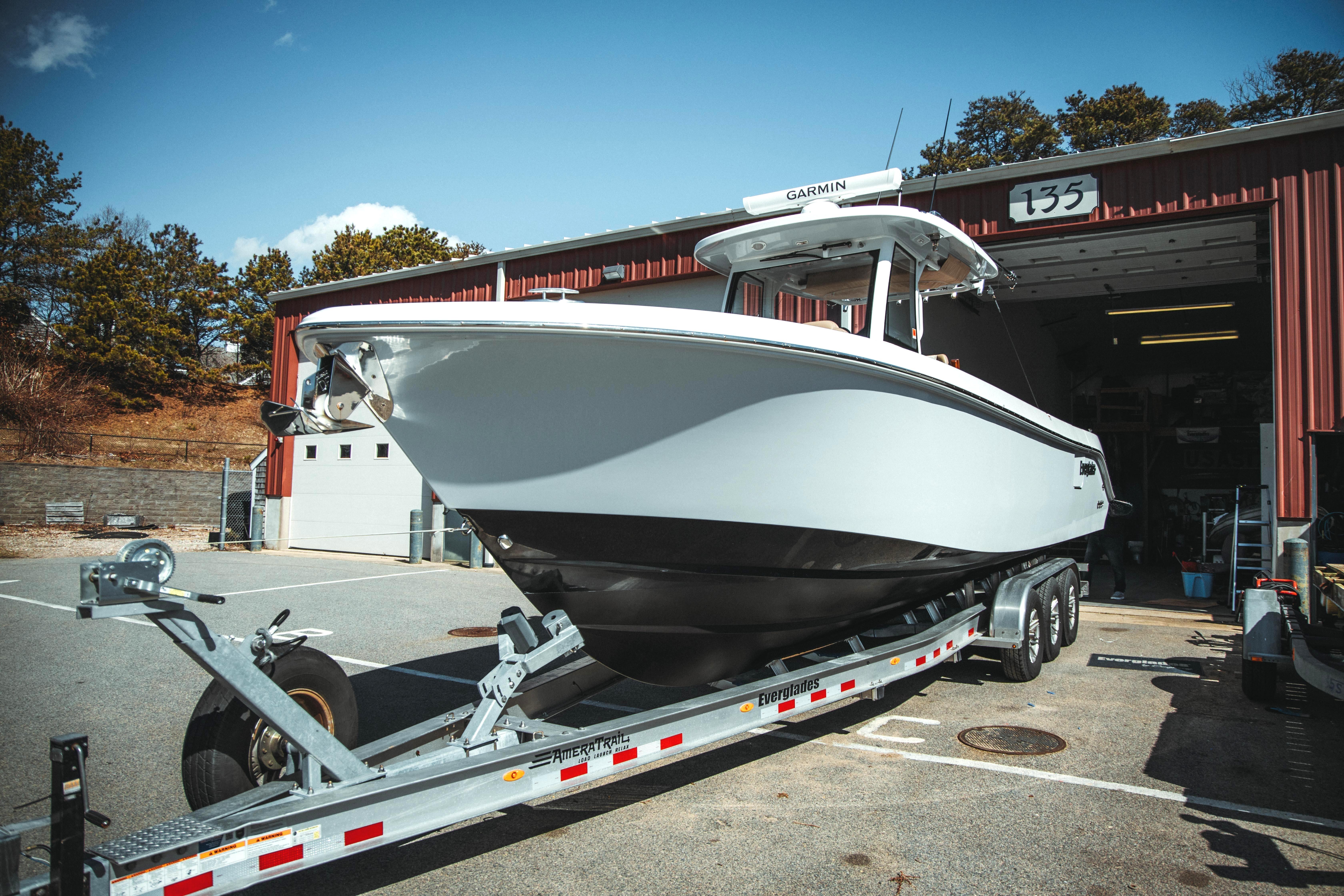 2024 Everglades 315 Center Console Standard - Image 6