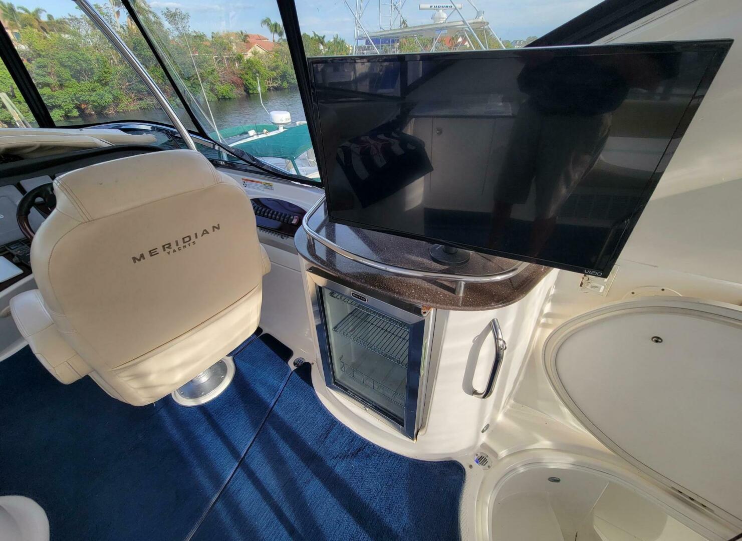 2011 Meridian 441 Sedan - Image 7