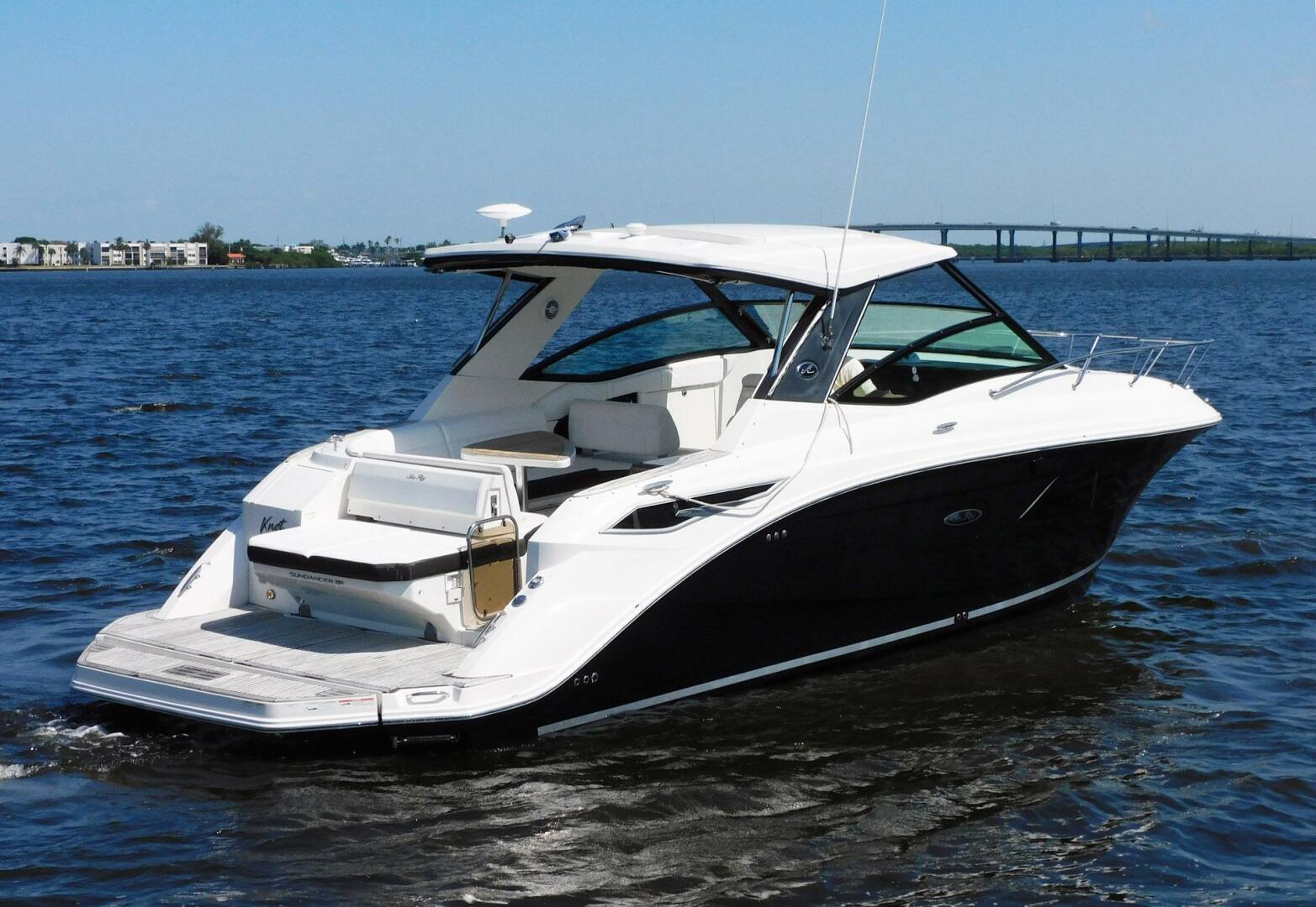 2018 Sea Ray Sundancer 320 - Image 2