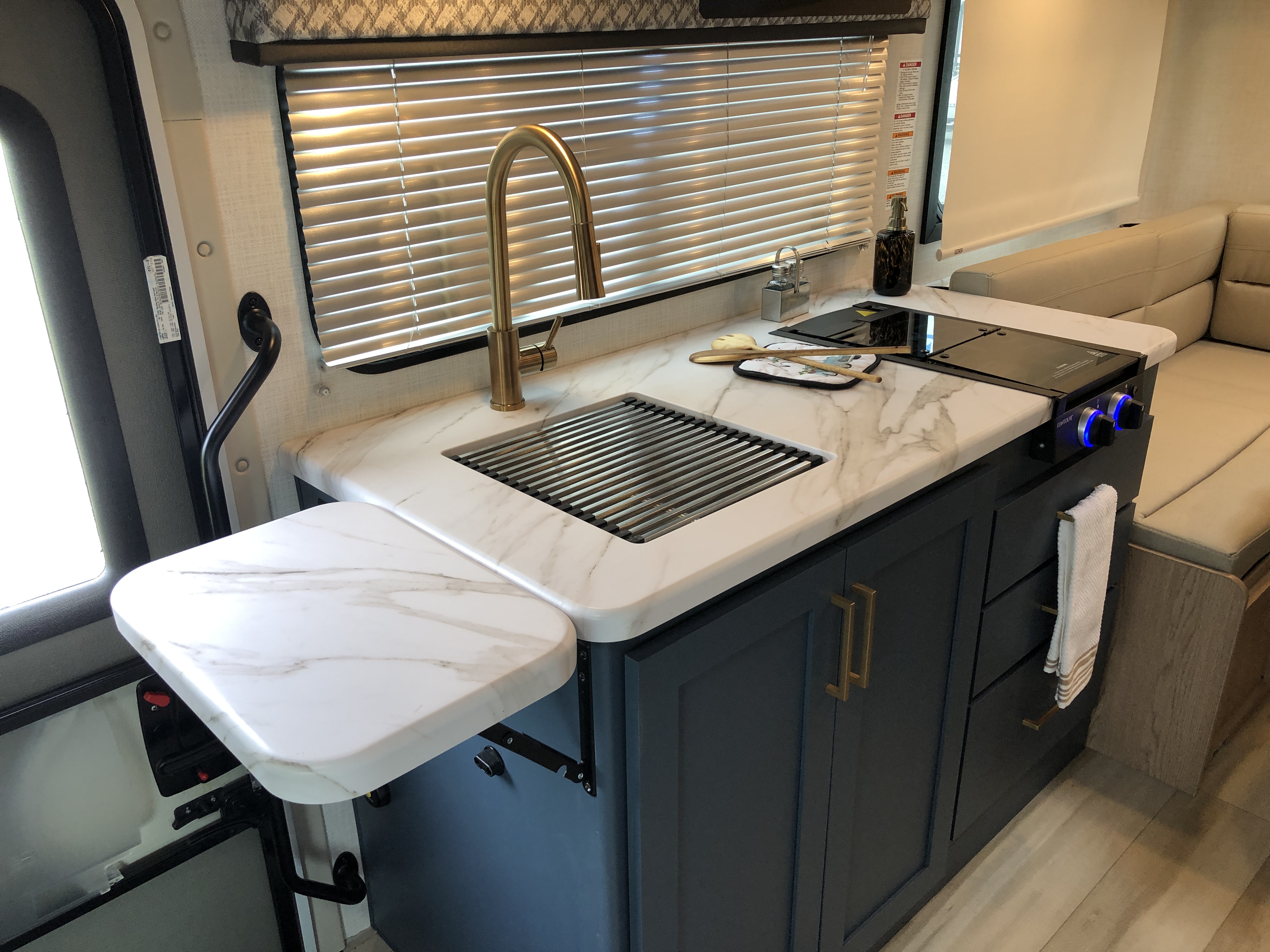 2026 Thor Motor Coach Quantum LC19 - Image 17