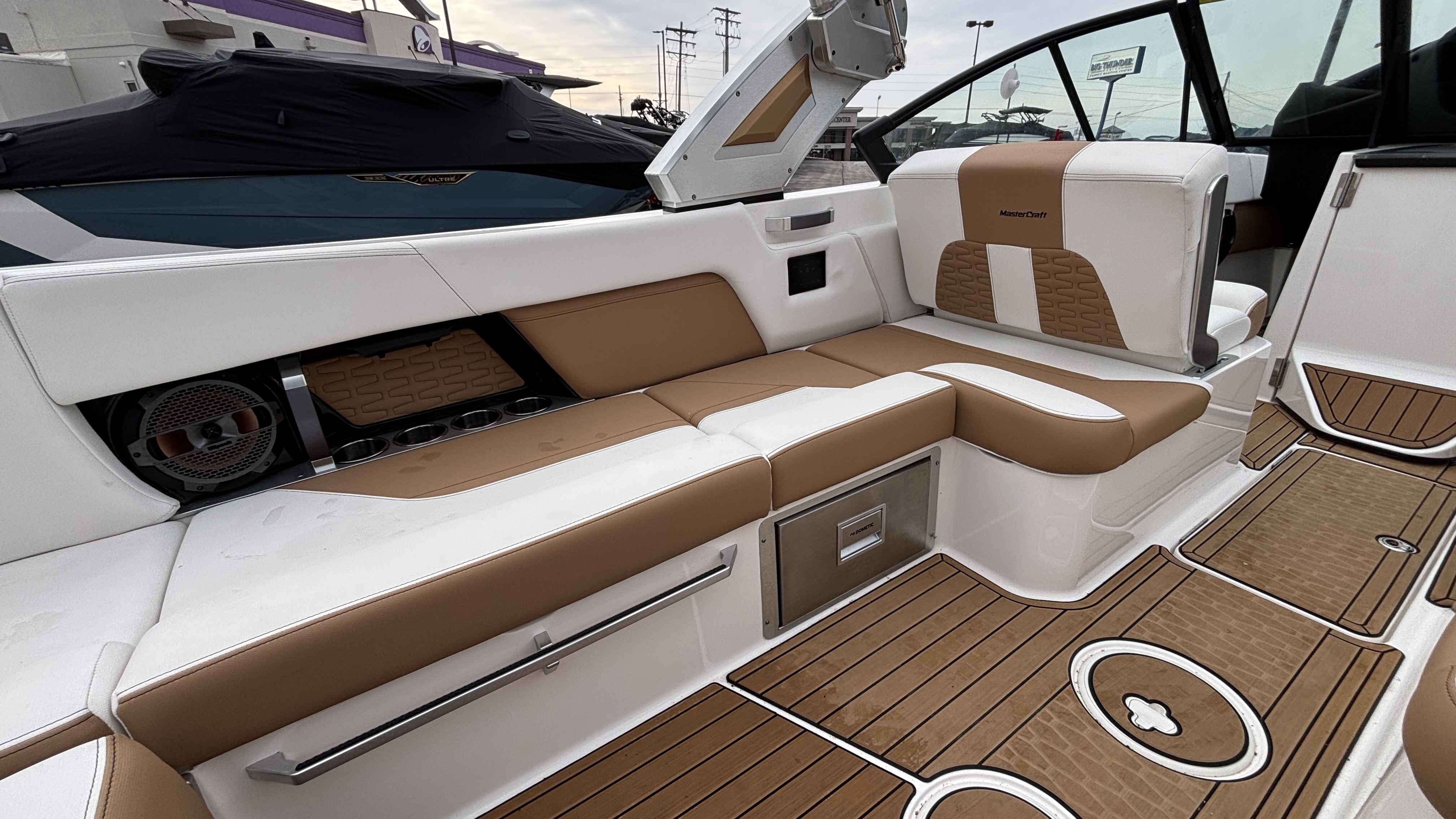 2022 MasterCraft X26 - Image 15