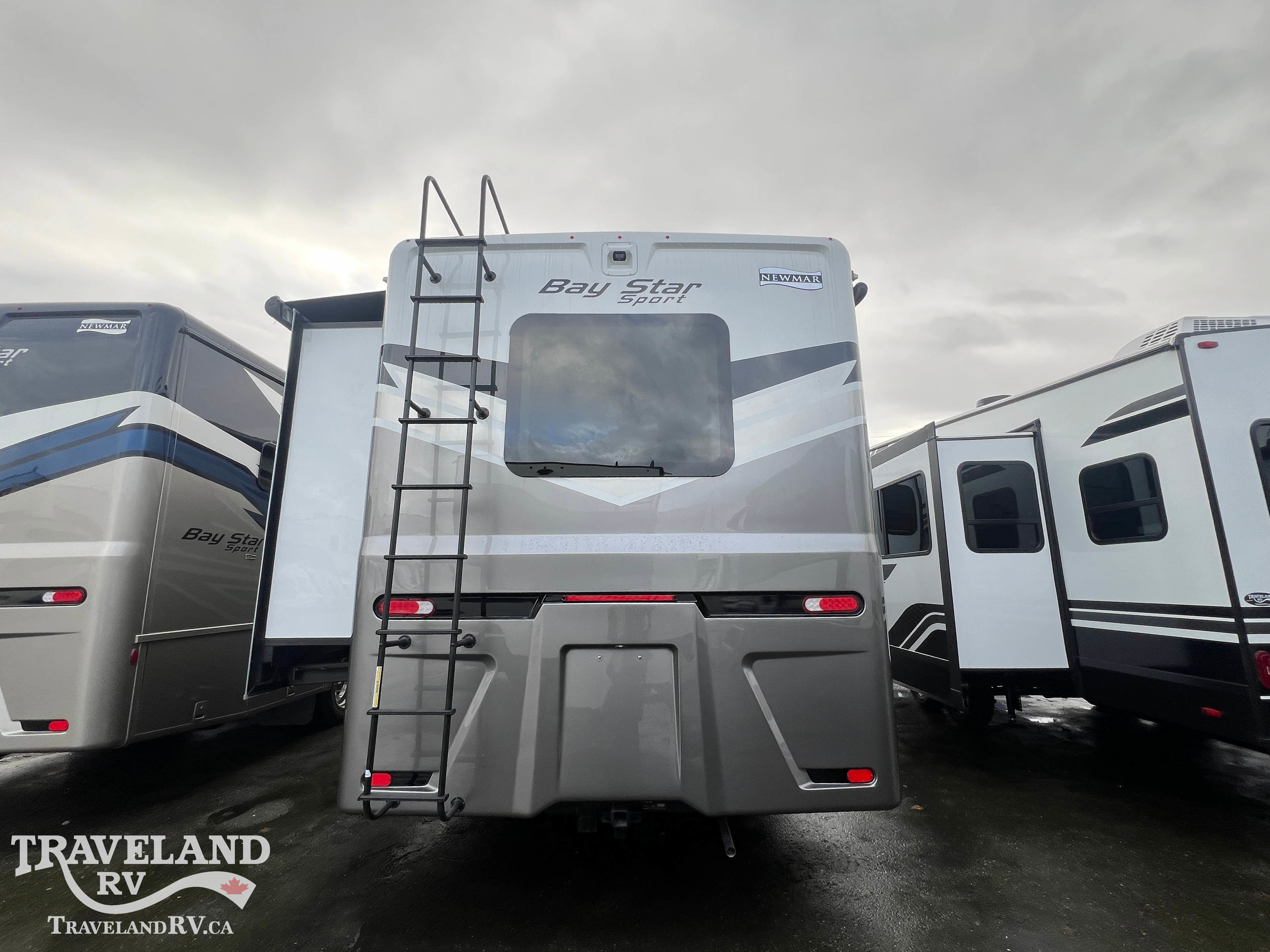2026 Newmar Bay Star Sport 3225 - Image 3